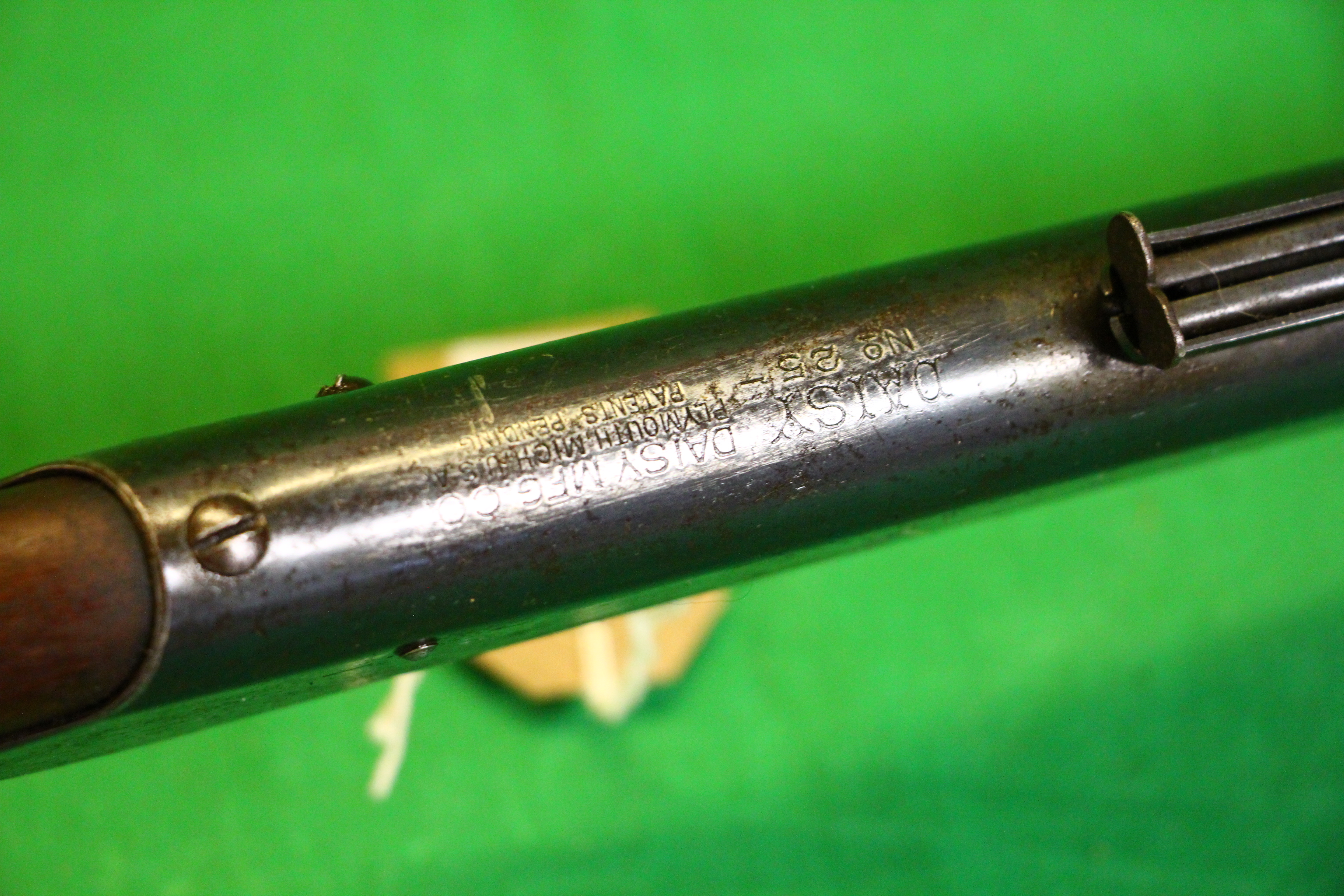 A DAISY MODEL 25 PUMP ACTION AIR GUN - (ALL GUNS TO BE INSPECTED AND SERVICED BY QUALIFIED GUNSMITH - Image 8 of 8