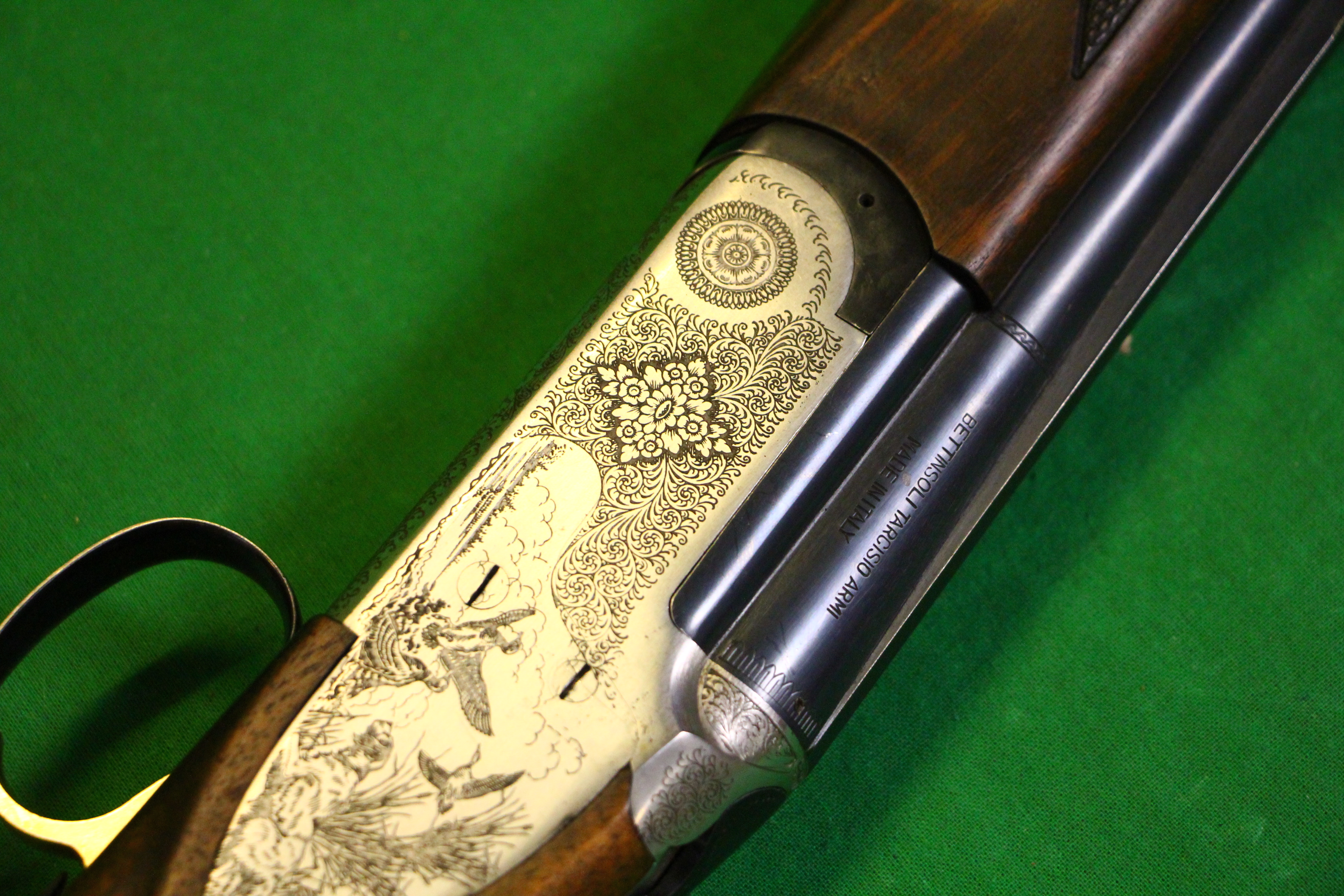 BETTINSOLI 12 BORE OVER AND UNDER SHOTGUN #98200 5 CHOKES AND KEY - (ALL GUNS TO BE INSPECTED AND - Image 10 of 13