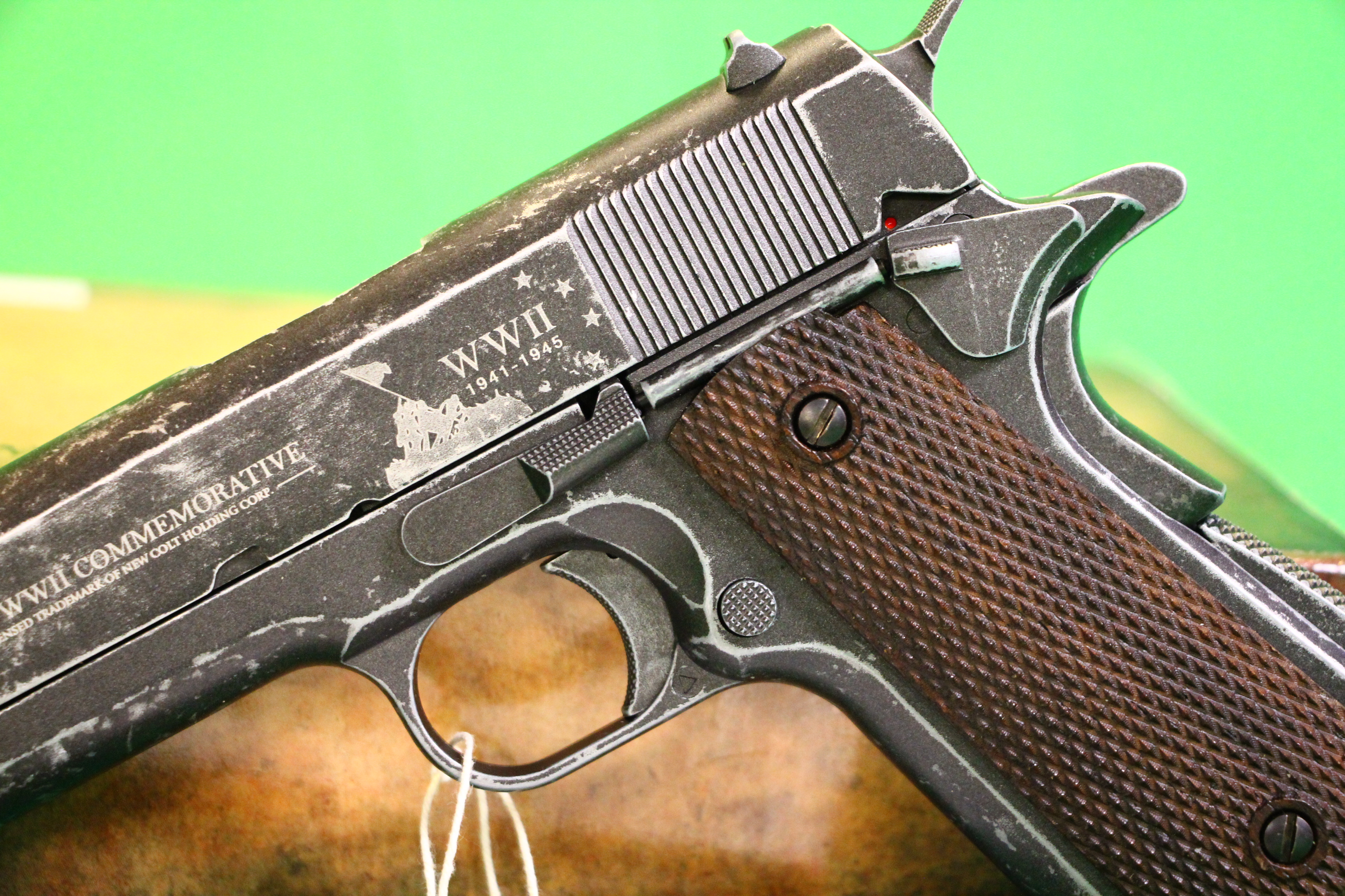 UMAREX COLT WWII COMMEMORA FIVE 1911 . - Image 3 of 4