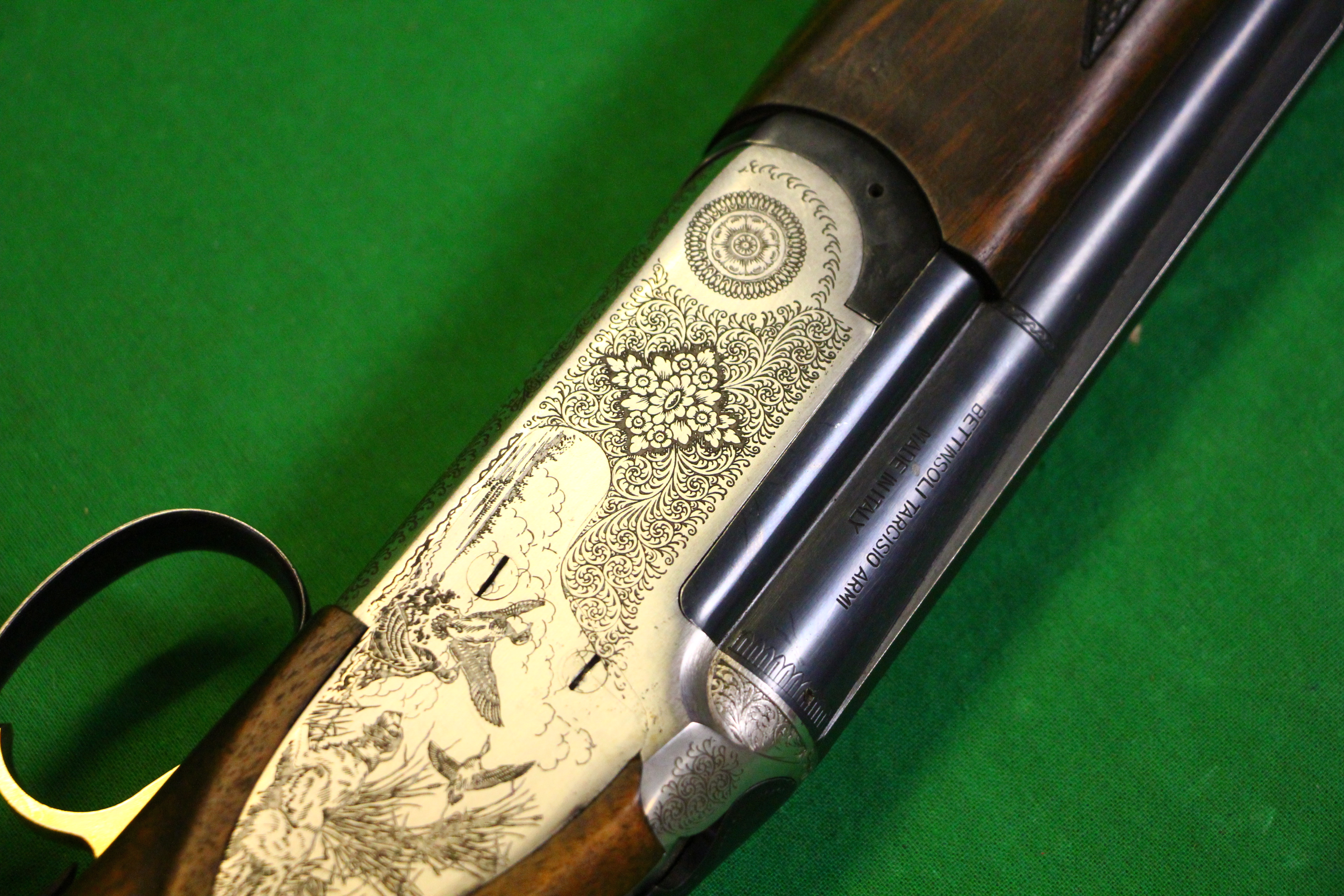 BETTINSOLI 12 BORE OVER AND UNDER SHOTGUN #98200 5 CHOKES AND KEY - (ALL GUNS TO BE INSPECTED AND - Image 9 of 13