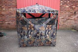 A FOLDING CAMOUFLAGE HIDE IN TRANSIT BAG