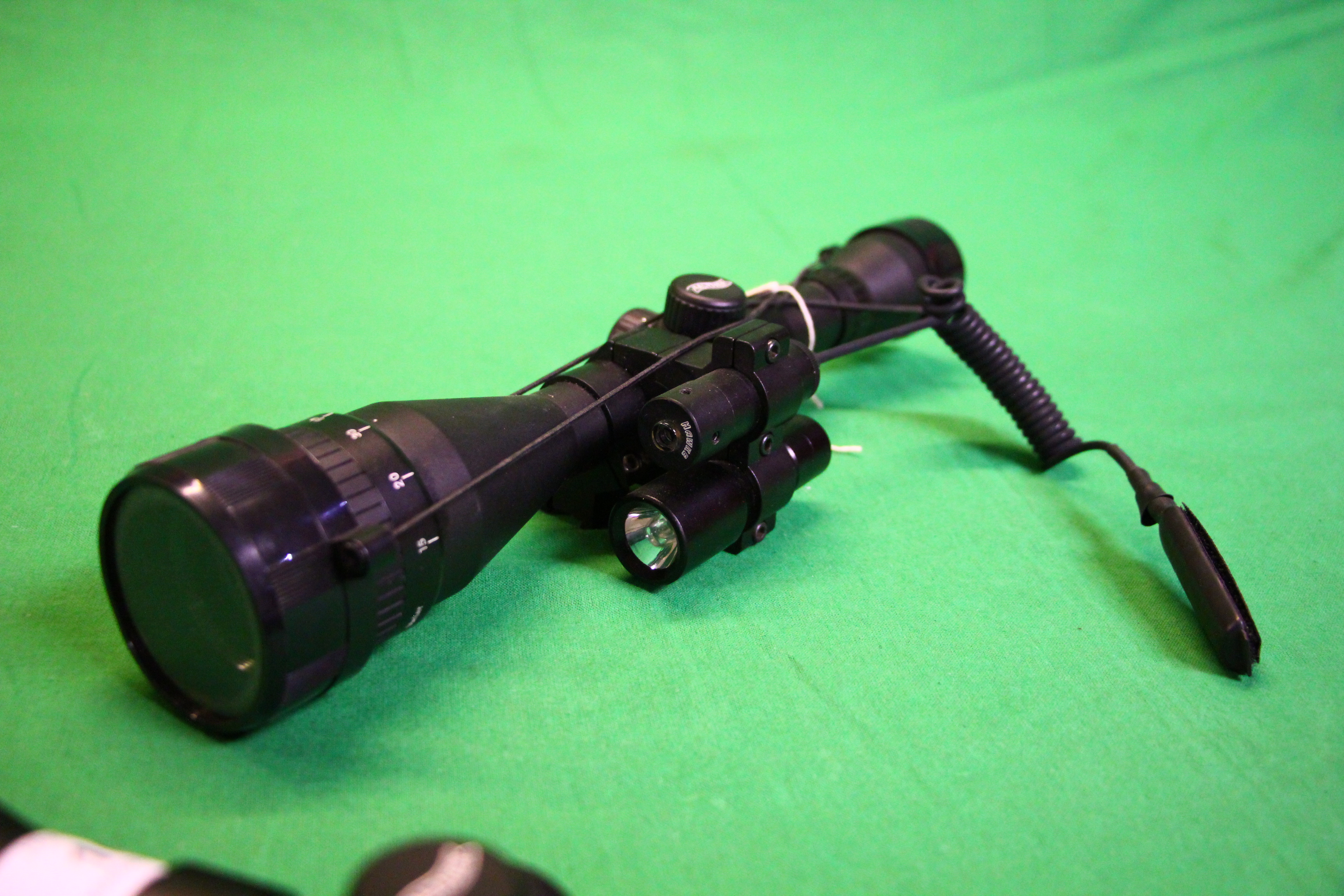 2 X WALTHER RIFLE SCOPES TO INCLUDE 6X42 WITH MOUNTS AND 6X42 WITH MOUNTS LAZER AND TORCH - Image 4 of 4