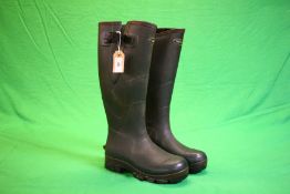 A PAIR OF TAYBERRY SIZE 5 NEOPRINT LINED WELLIES