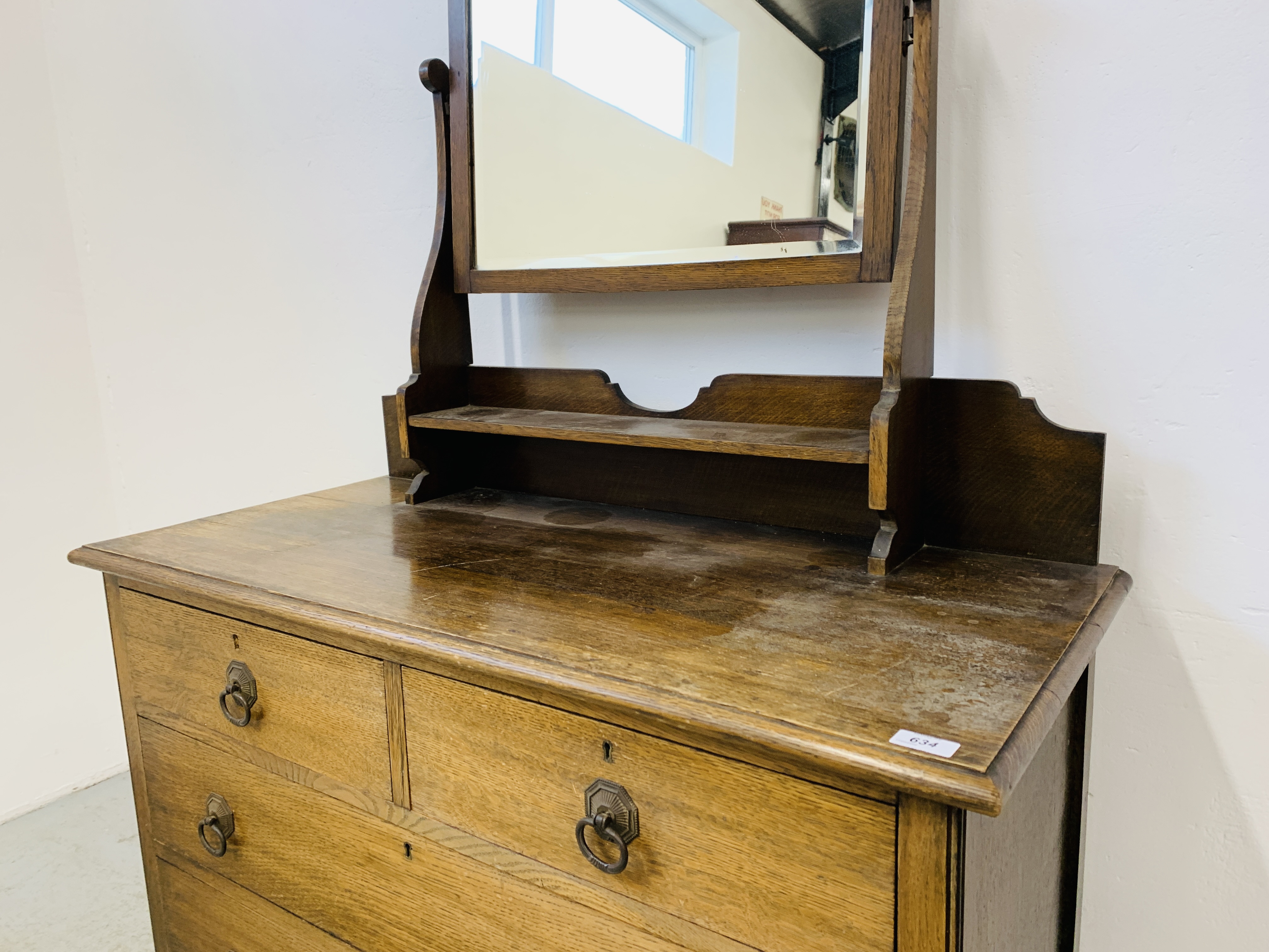 OAK 2 OVER 3 DRESSING CHEST WITH SWING MIRROR BACK UPSTAND. - Image 4 of 10