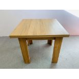 A MODERN LIGHT OAK EFFECT DINING TABLE WITH FOLDING EXTENDABLE TOP - 92CM X 92CM (EXTENDED 92CM X