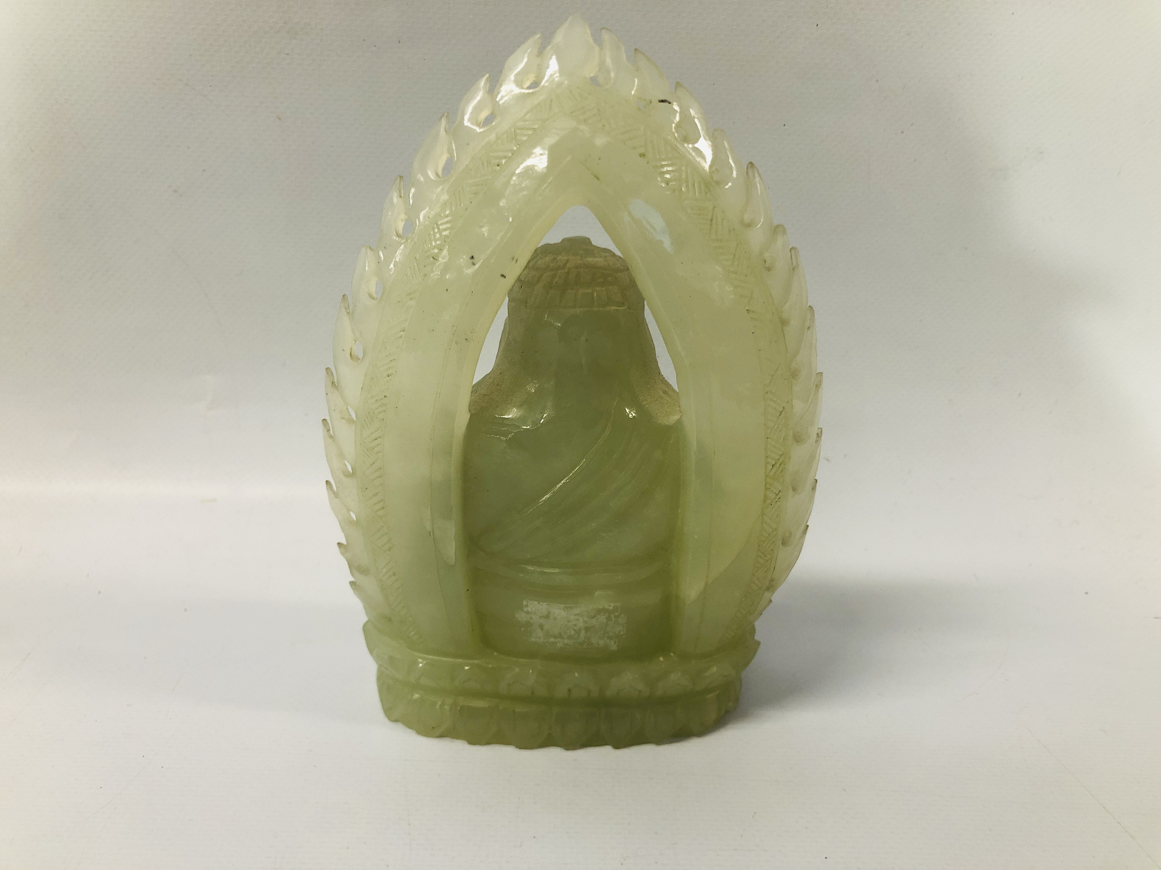 CHINESE CARVED HARDSTONE JADE TYPE BUDDHA STATUE ALONG WITH A PAIR OF HARDSTONE BIRDS - Image 6 of 6