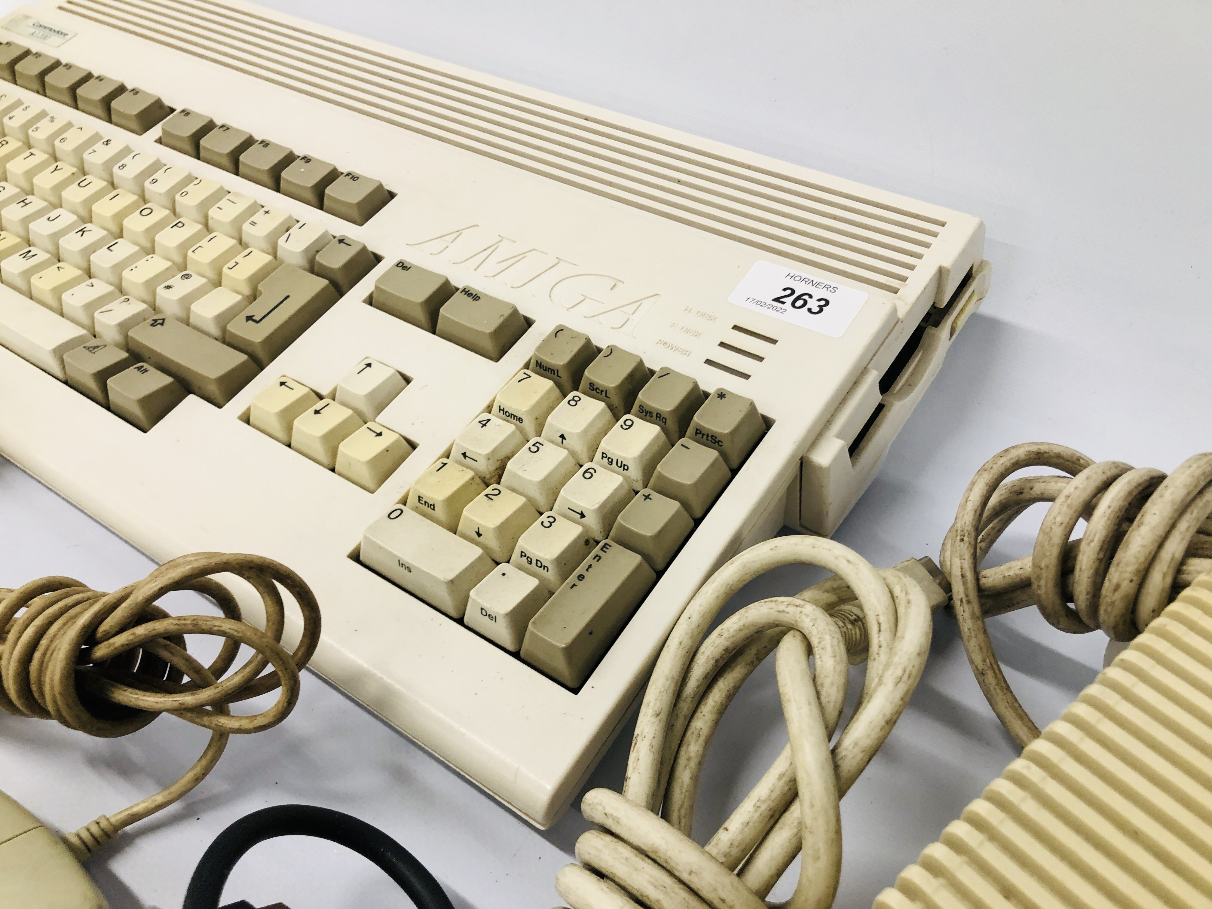 AMIGA COMMODORE A1200 CONSOLE WITH ACCESSORIES - SOLD AS SEEN - Image 4 of 7