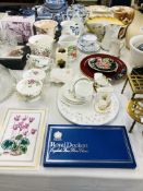 COLLECTION OF ASSORTED MAINLY MODERN CHINA AND CERAMICS TO INCLUDE ROYAL DOULTON,