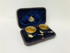 A PAIR OF SILVER GILT CIRCULAR SALTS WITH SPOONS IN CASE, LONDON 1869.