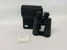 A PAIR OF CASED SUNAGOR MEGA ZOOM 160 30-160 X 70 ZOOM BINOCULARS WITH INSTRUCTIONS