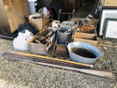 LARGE GROUP OF VINTAGE SHED CLEARANCE SUNDRIES TO INCLUDE ROPE, BOATING ACCESSORIES INCLUDING OARS,