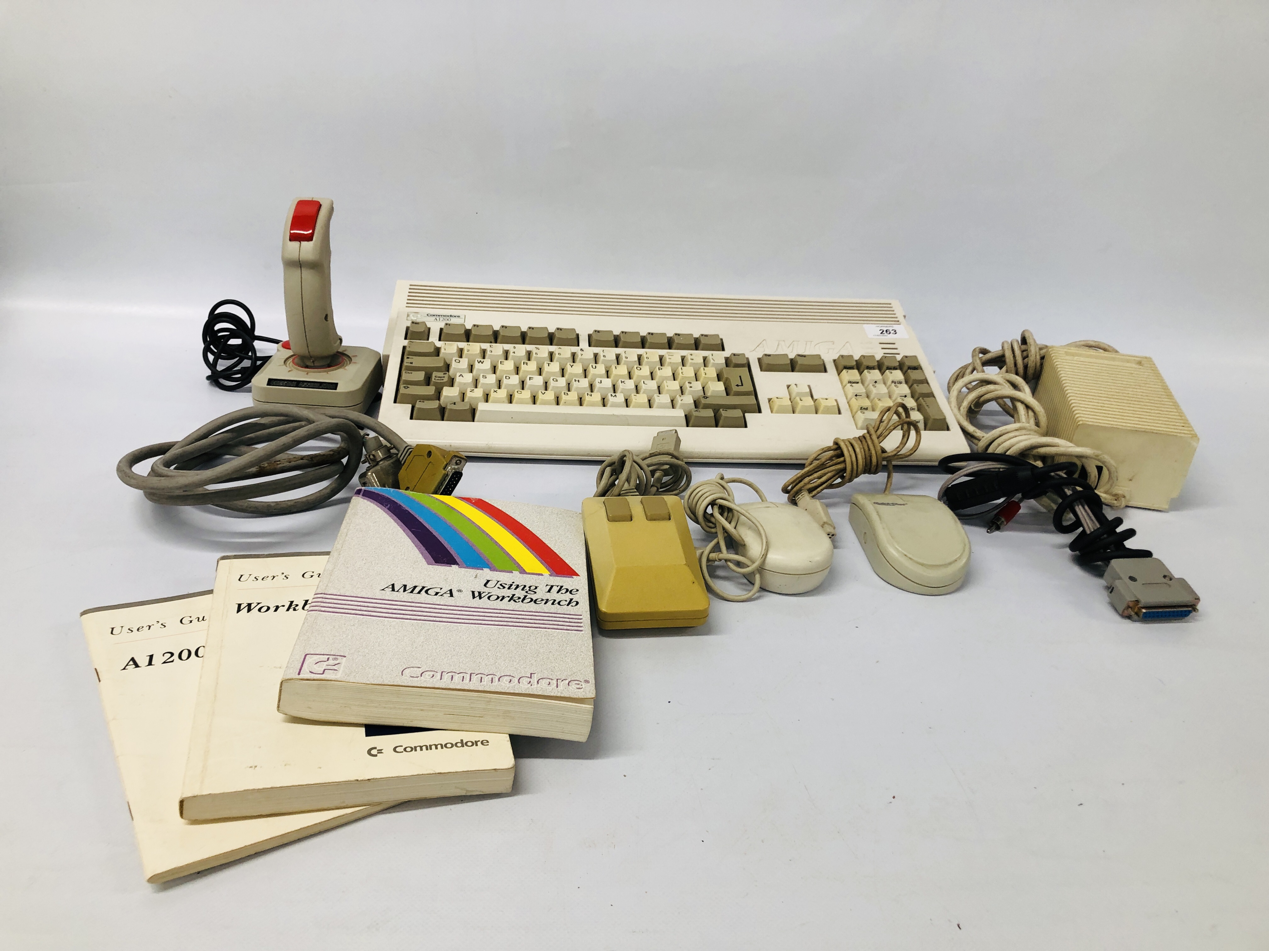 AMIGA COMMODORE A1200 CONSOLE WITH ACCESSORIES - SOLD AS SEEN