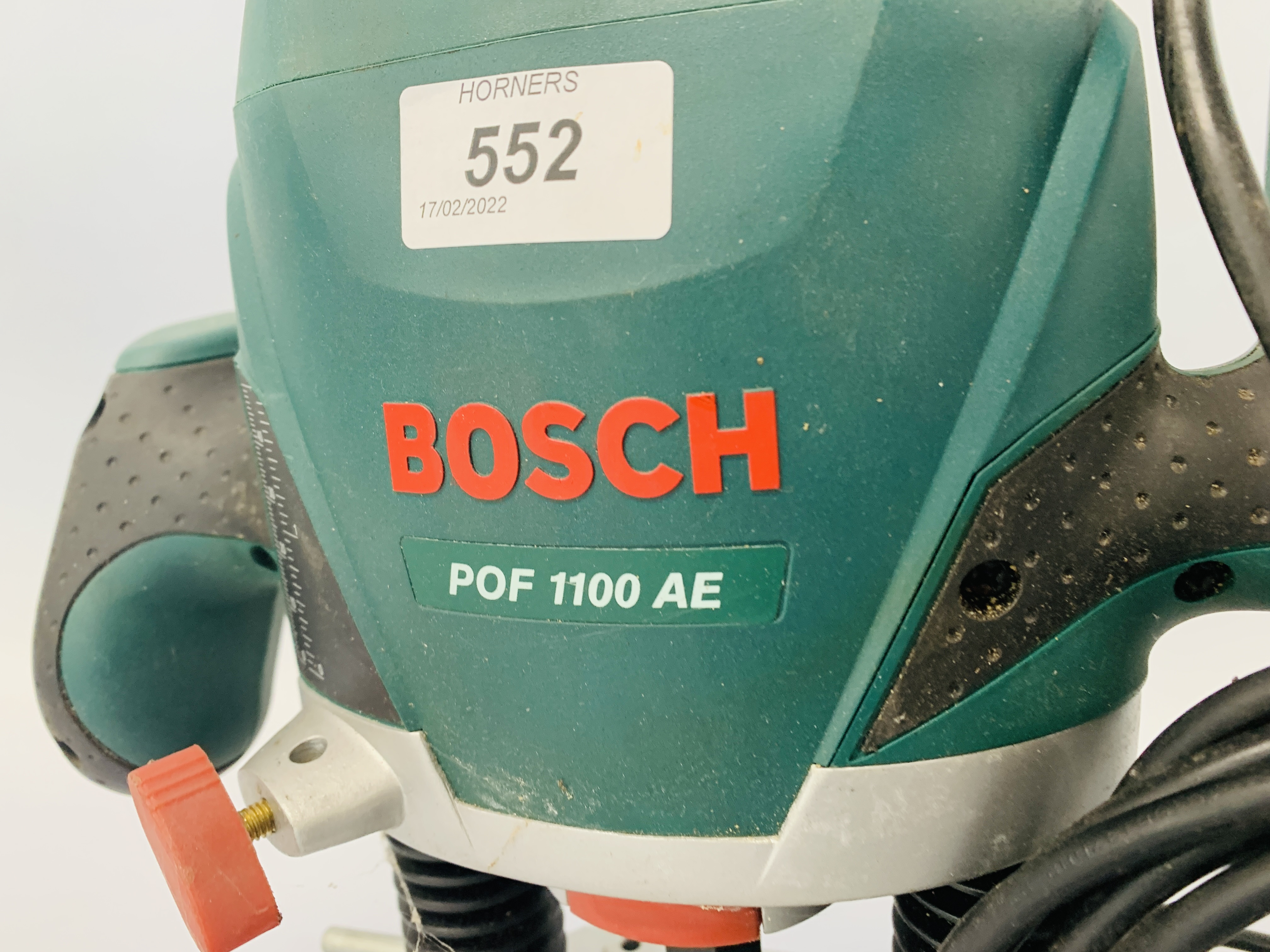 A BOSCH PLUNGE ROUTER MODEL POF 1100 AE AND A BOSCH 18 VOLT CORDLESS DRILL AND CHARGER MODEL PSR18 - Image 5 of 6