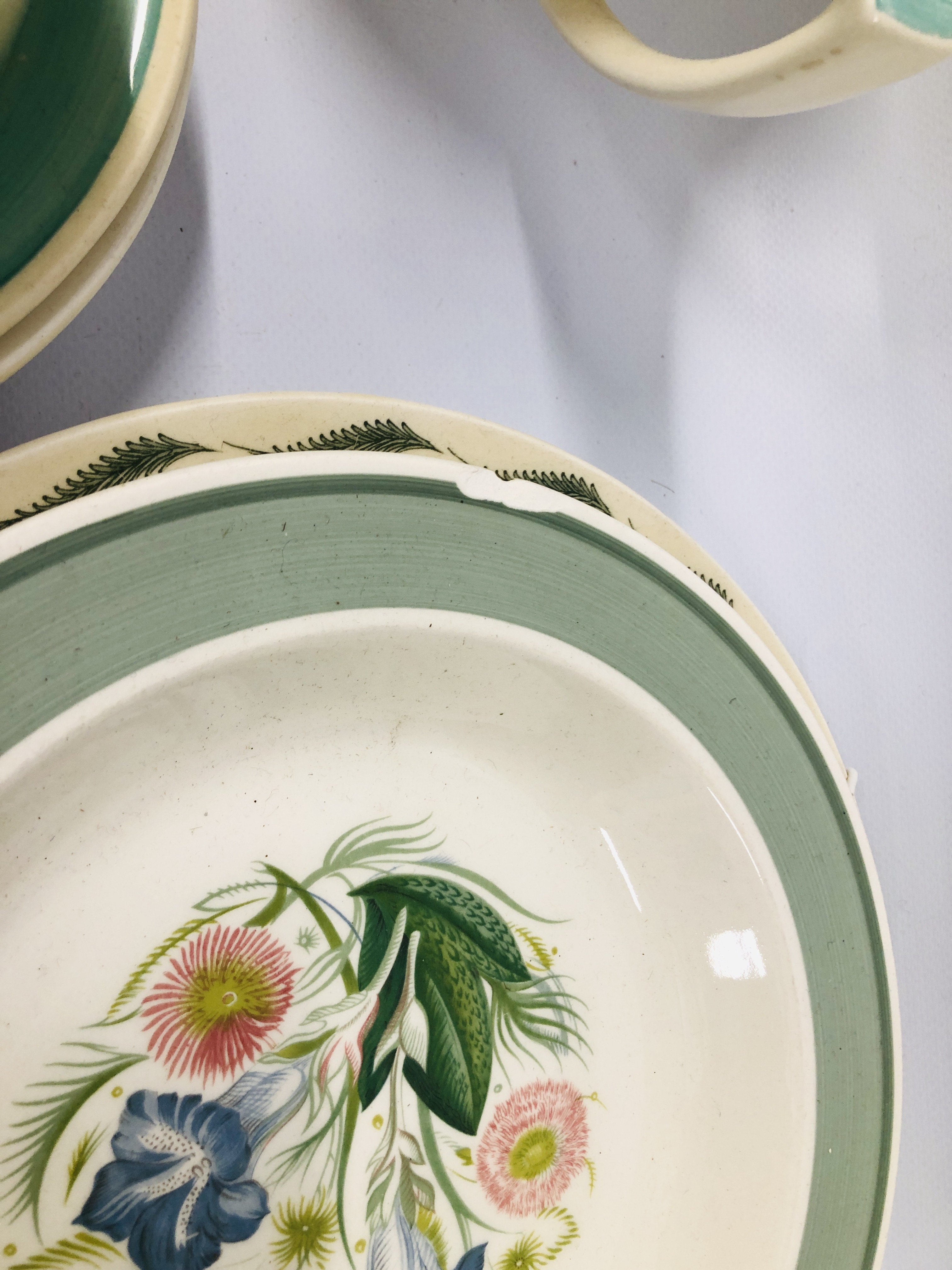 COLLECTION OF SUSIE COOPER TEA AND DINNERWARE - Image 12 of 20