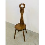 AN OAK SPINNERS CHAIR WITH CARVED BACK SUPPORT