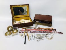 ORIENTAL LACQUERED JEWELLERY BOX AND CONTENTS TO INCLUDE COSTUME JEWELLERY WATCHES TO INCLUDE