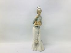 LLADRO STUDY OF A WOMAN AND HER DOG - H 37CM.