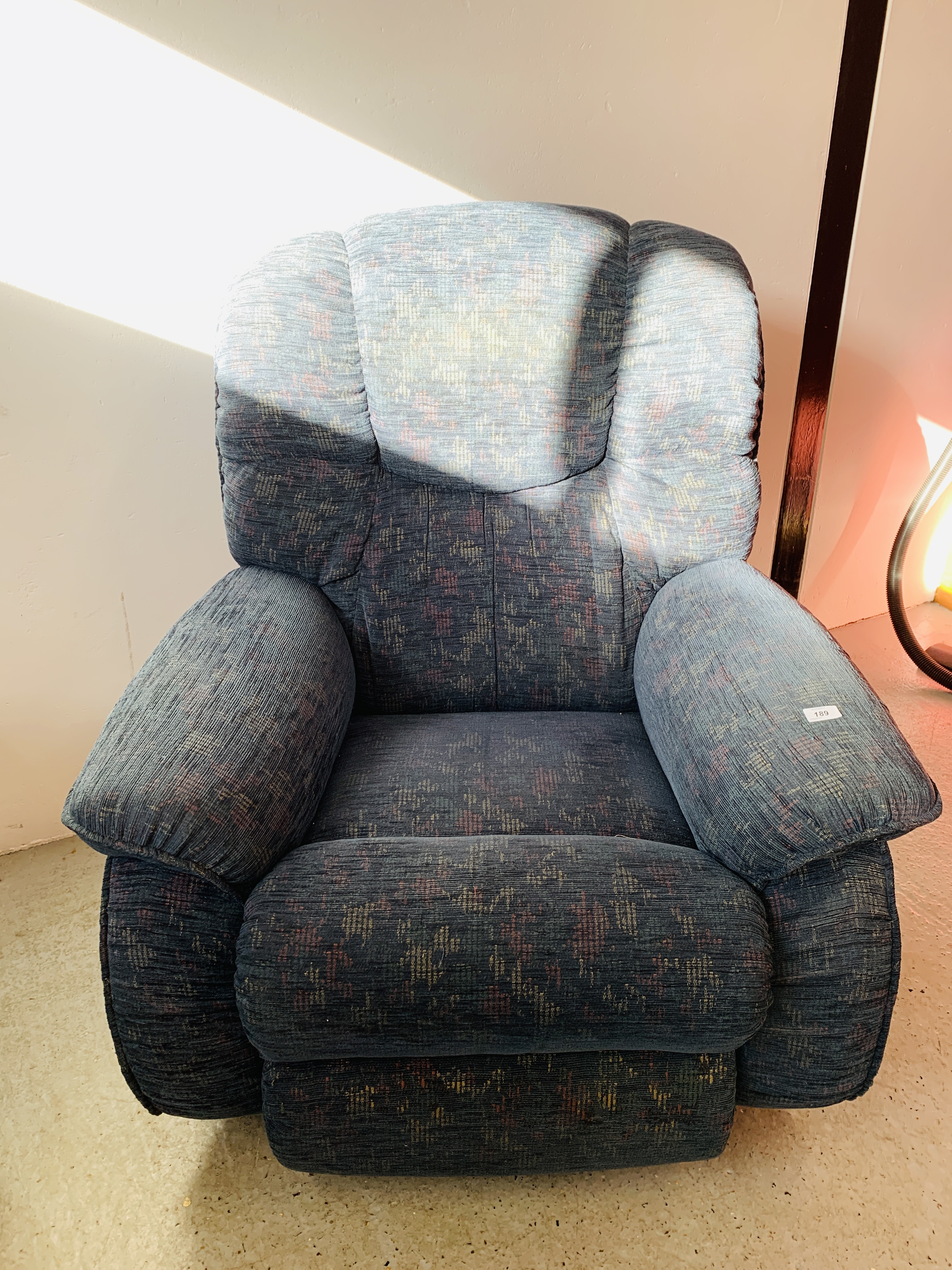 A PAIR OF LA-Z-BOY BLUE UPHOLSTERED SWIVEL RECLINER EASY CHAIRS - Image 11 of 13