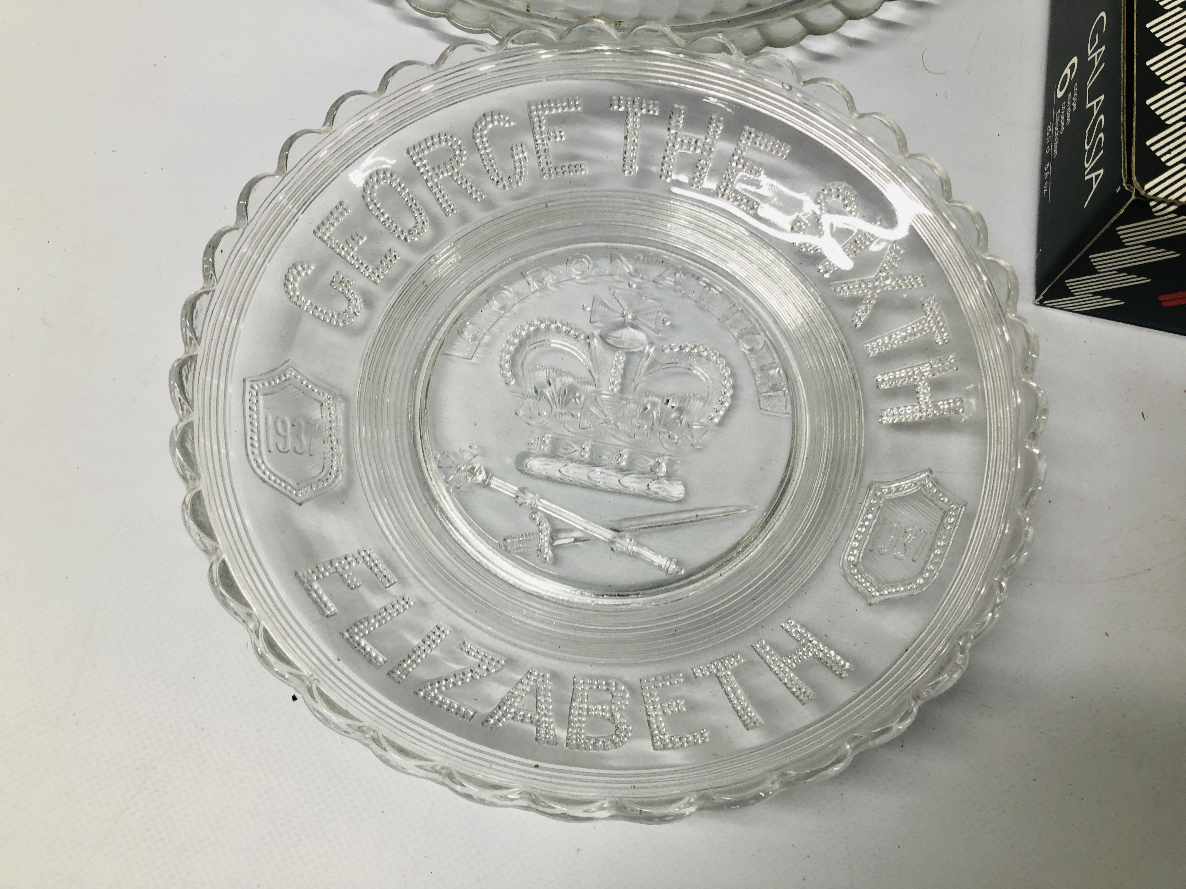 DECORATIVE GLASS CAKE PLATE AND COVER, GLASS CORONATION PLATE, - Image 5 of 7