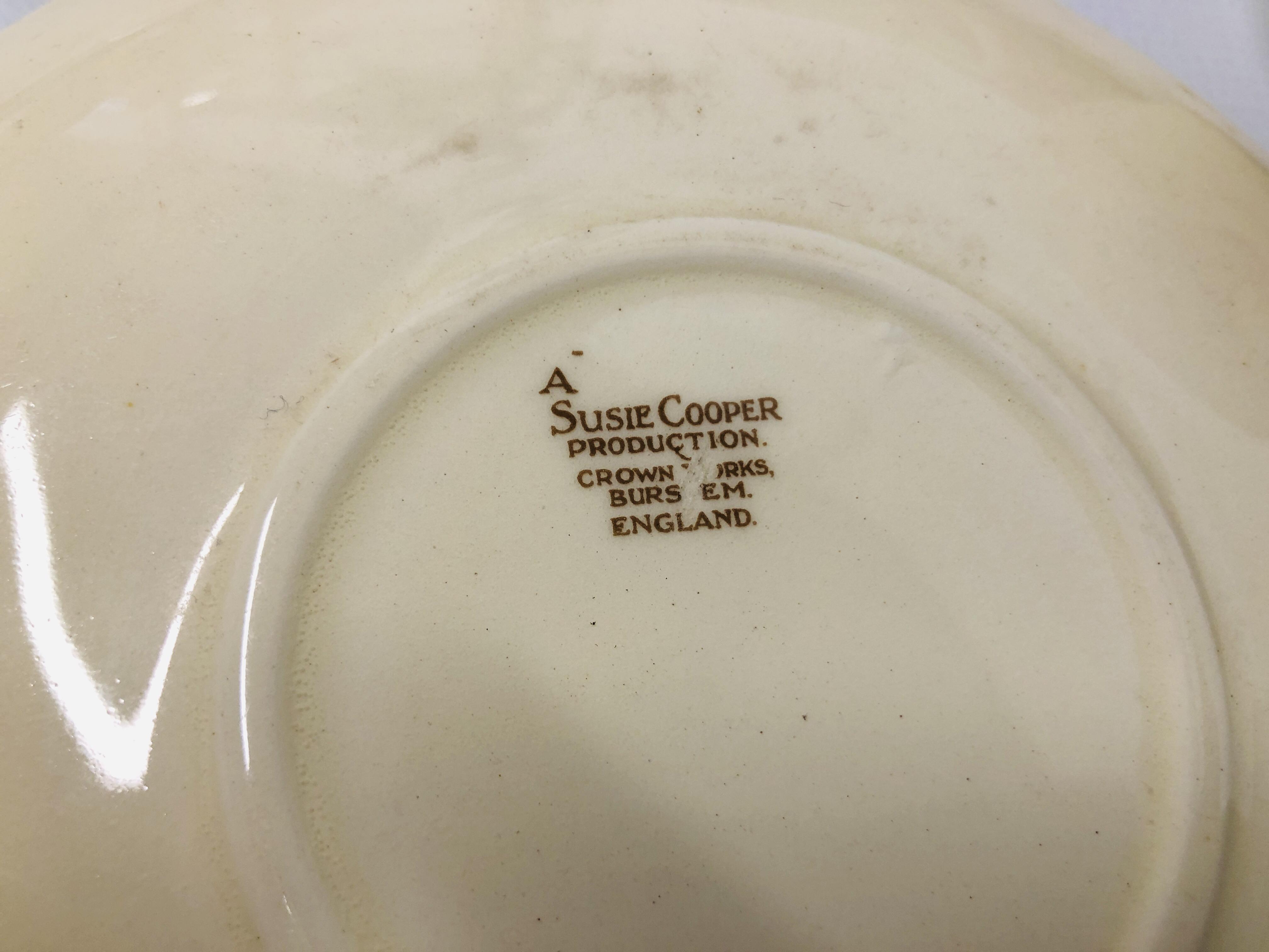 COLLECTION OF SUSIE COOPER TEA AND DINNERWARE - Image 19 of 20