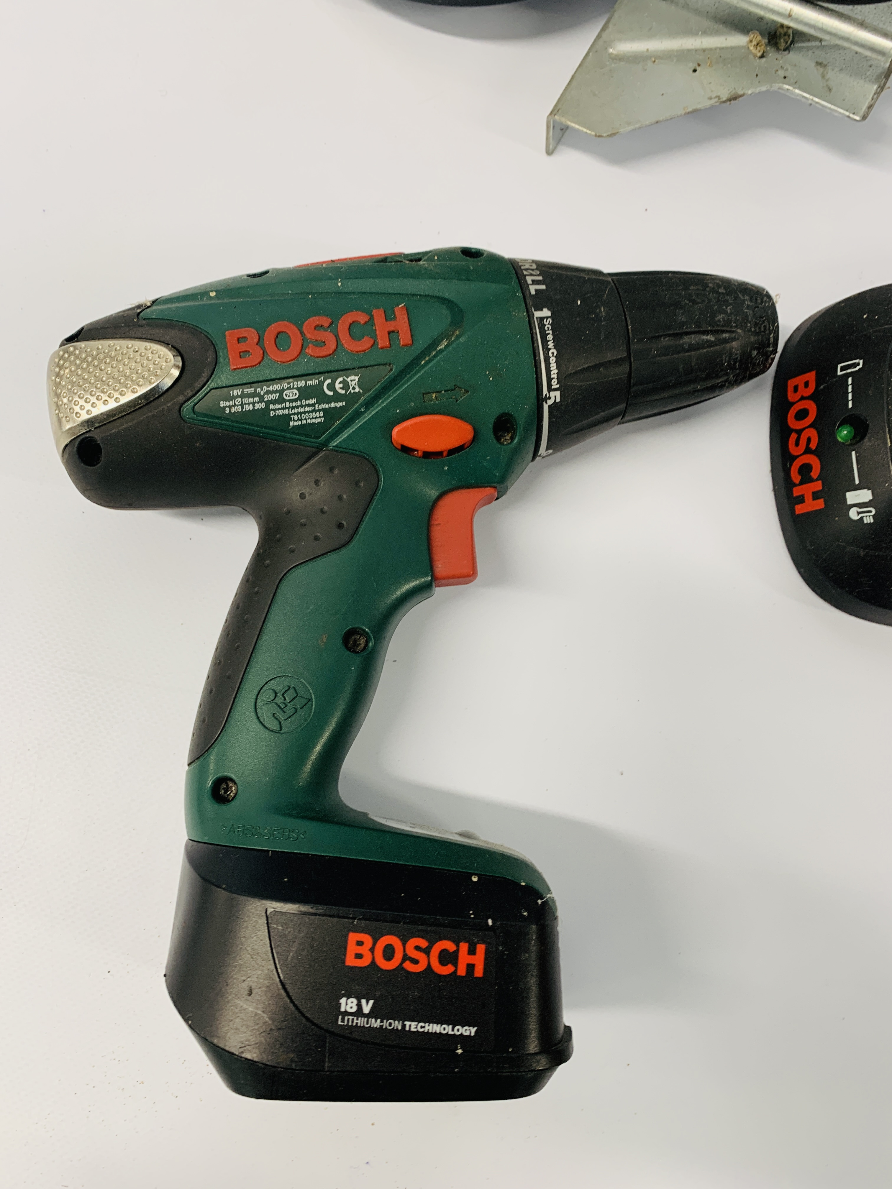 A BOSCH PLUNGE ROUTER MODEL POF 1100 AE AND A BOSCH 18 VOLT CORDLESS DRILL AND CHARGER MODEL PSR18 - Image 2 of 6