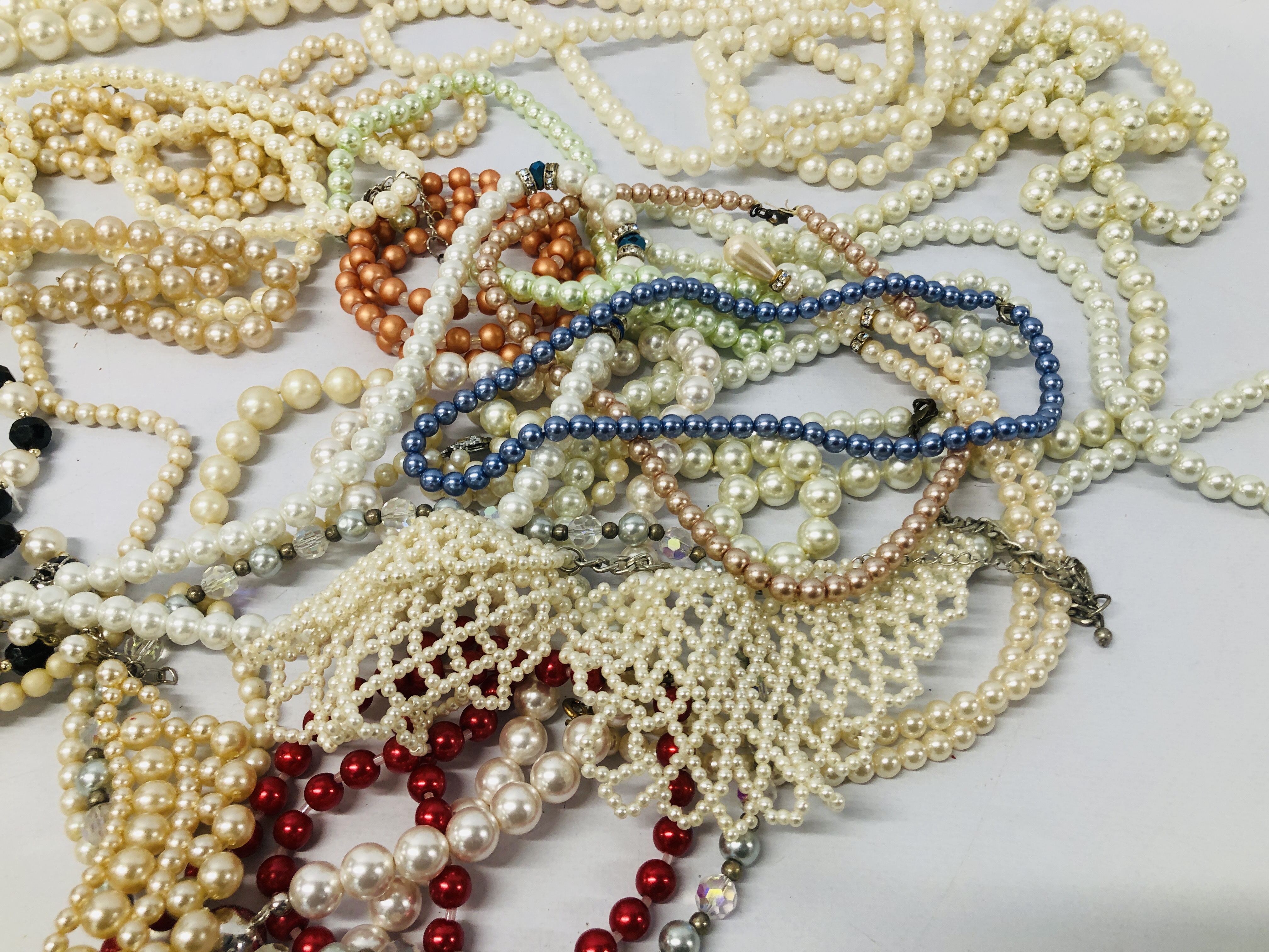 COLLECTION OF DESIGNER COSTUME SIMULATED PEARL NECKLACES. - Image 4 of 4