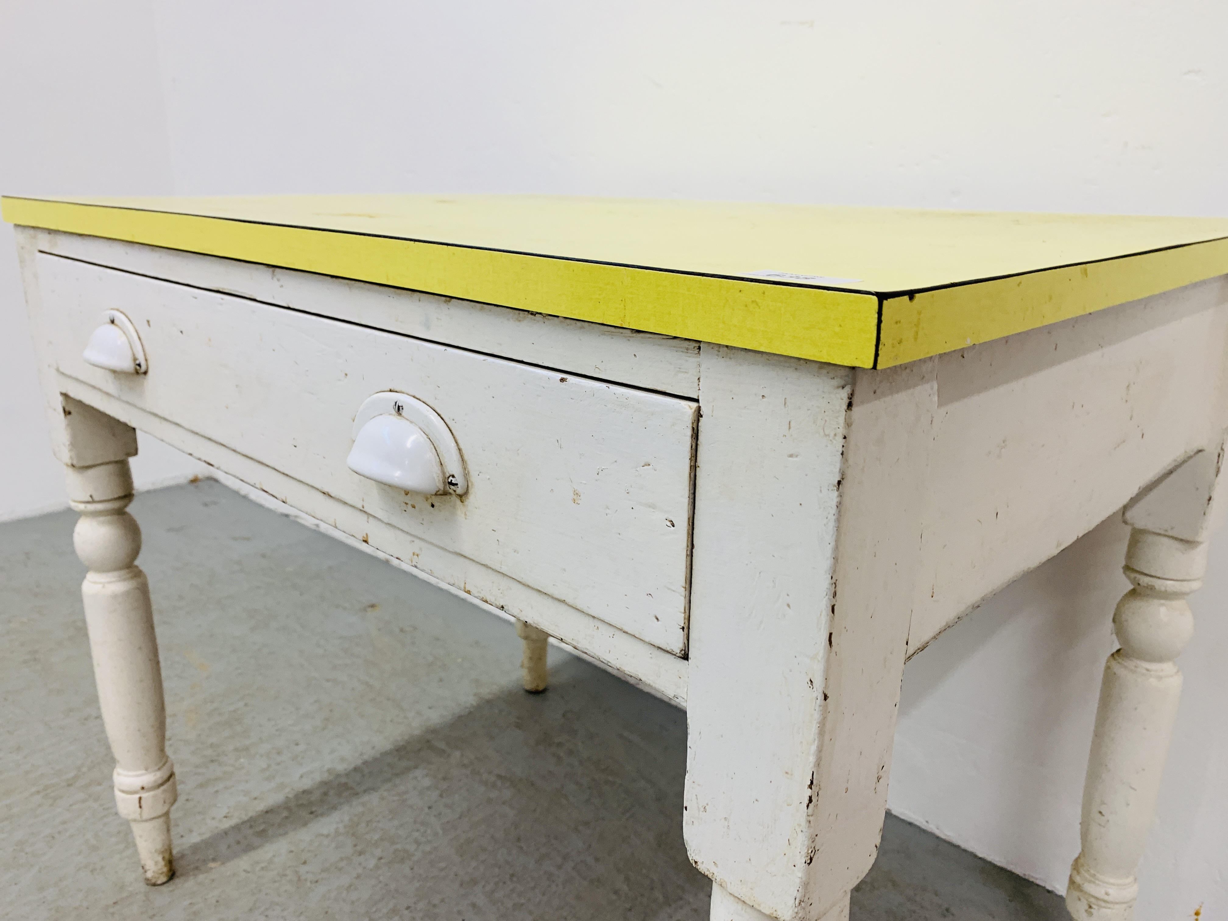 VINTAGE PINE SINGLE DRAWER KITCHEN TABLE WITH YELLOW FORMICA TOP. - Image 4 of 6