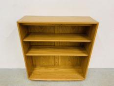 A MODERN ERCOL WINDSOR BOOKSHELF - W 91CM. D 31CM. H 99CM.