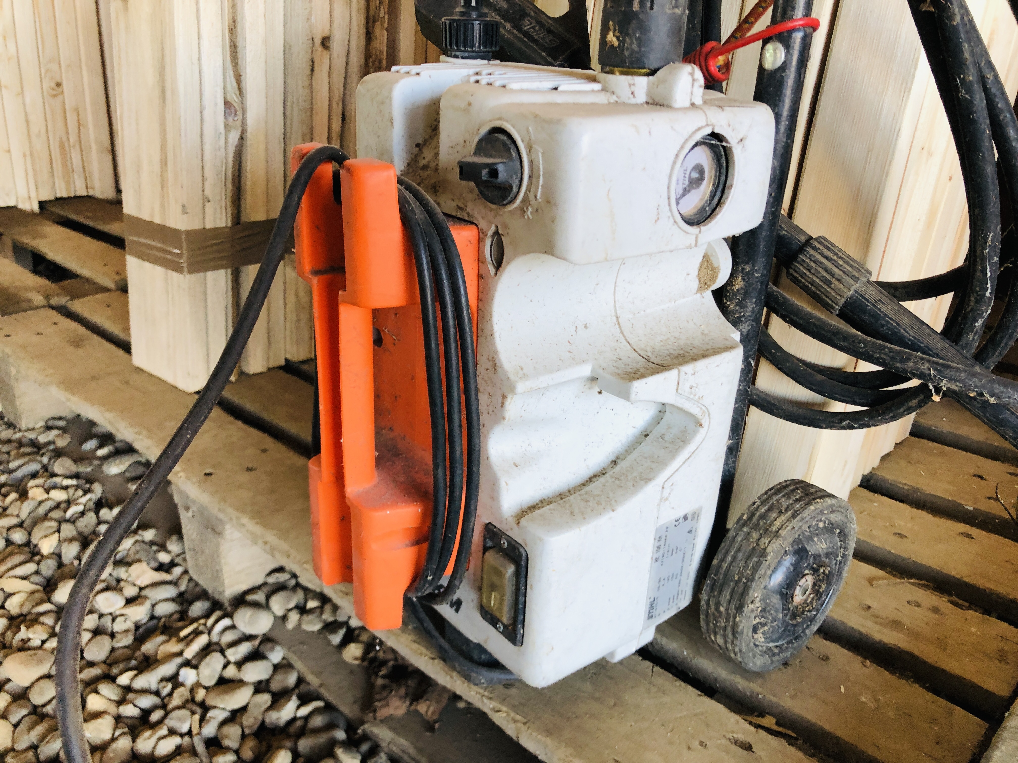 A STIHL PRESSURE WASHER RE106-KM - SOLD AS SEEN - Image 2 of 4