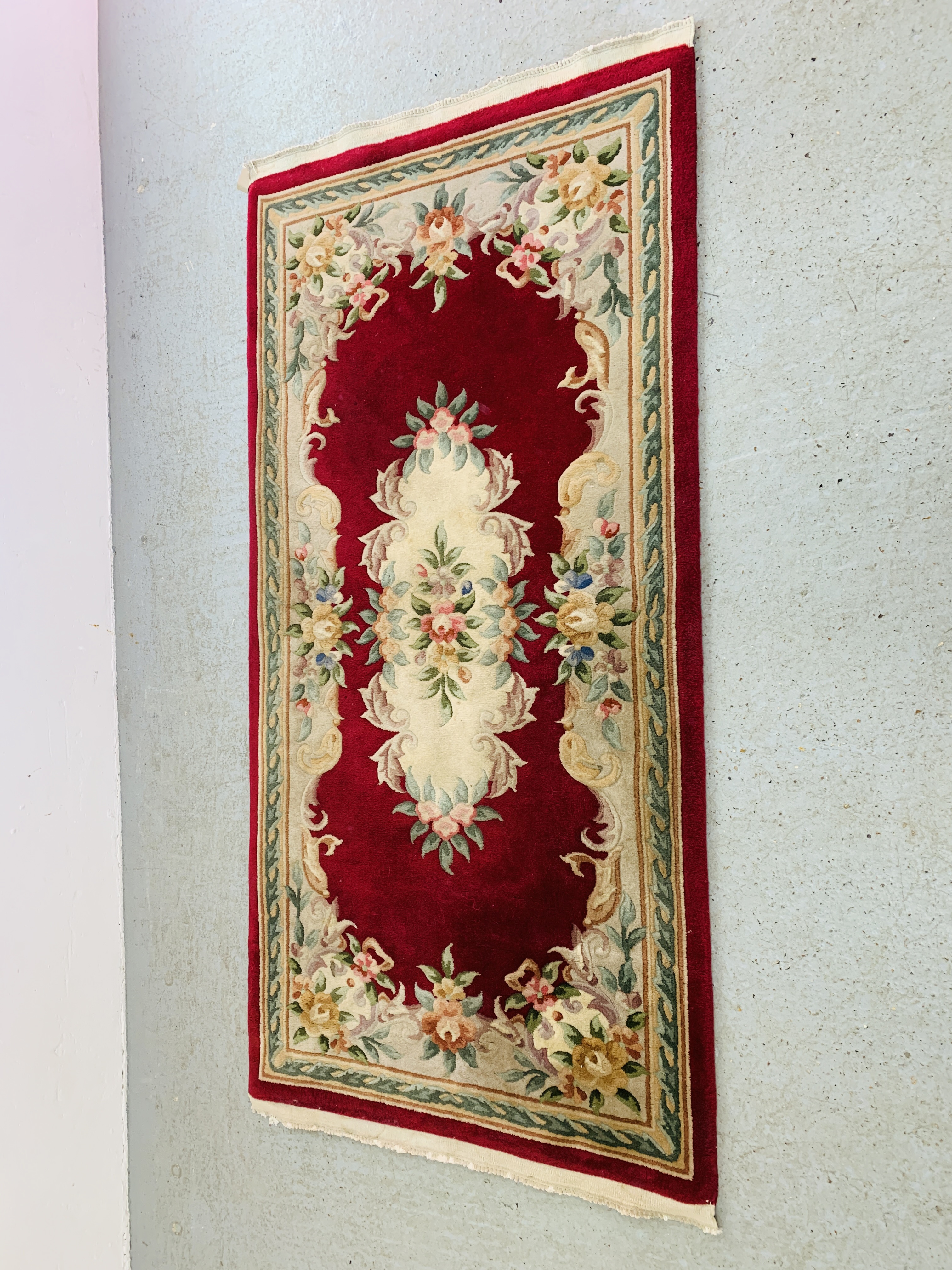 AN ORIENTAL DECORATED RUG 184CM X 92CM AND MODERN MACHINE MADE KEESHAN RED PATTERNED RUG 197 X - Image 9 of 11