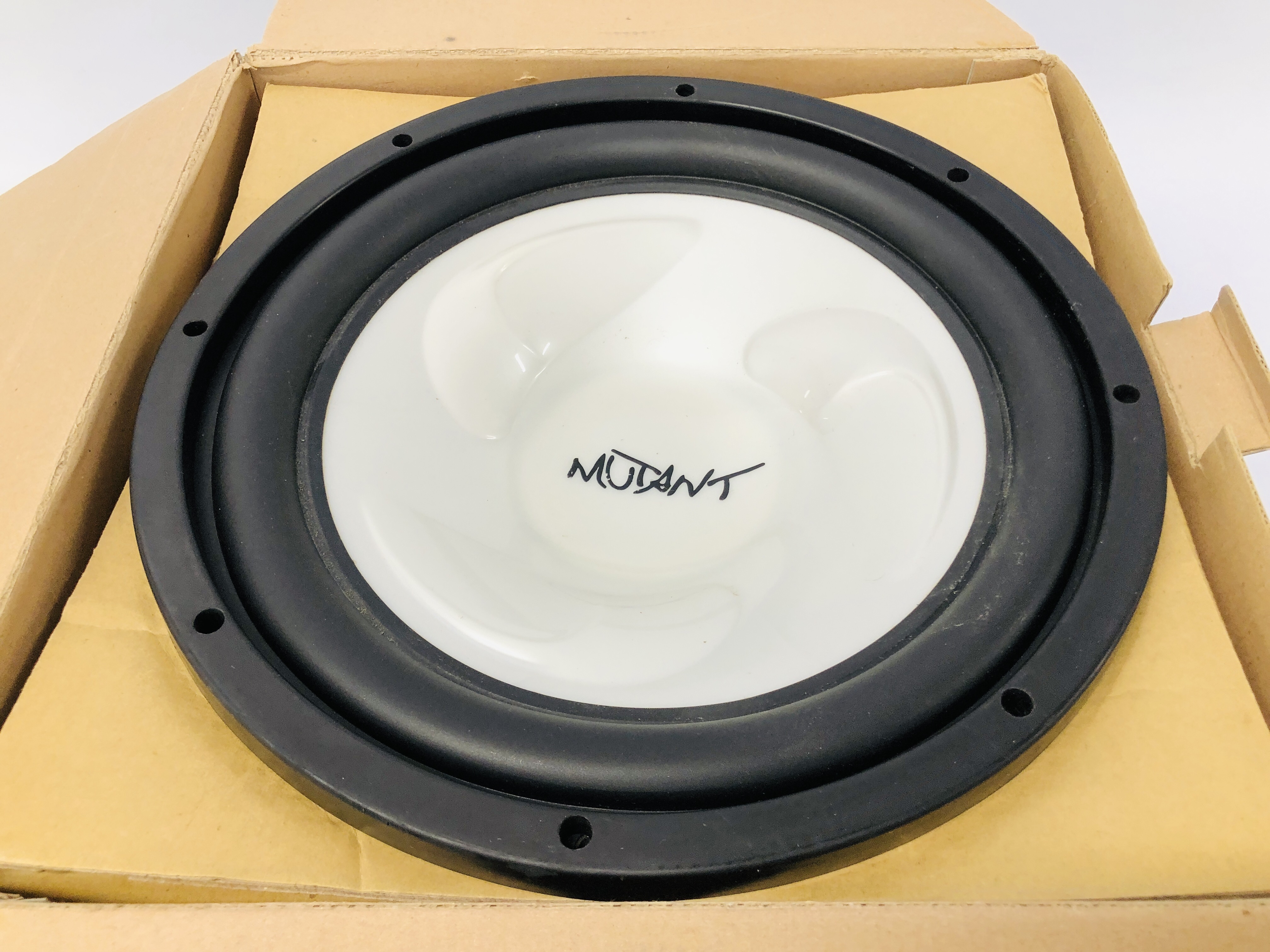 MUTANT NW280SP CAR AMP AND MUTANT NW1250SB 12" SUBWOOFER IN BOX - SOLD AS SEEN - Image 5 of 6