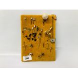 COLLECTION OF ASSORTED VINTAGE STICK PINS TO INCLUDE SOME JET EXAMPLES, GARNET ETC.