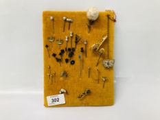 COLLECTION OF ASSORTED VINTAGE STICK PINS TO INCLUDE SOME JET EXAMPLES, GARNET ETC.