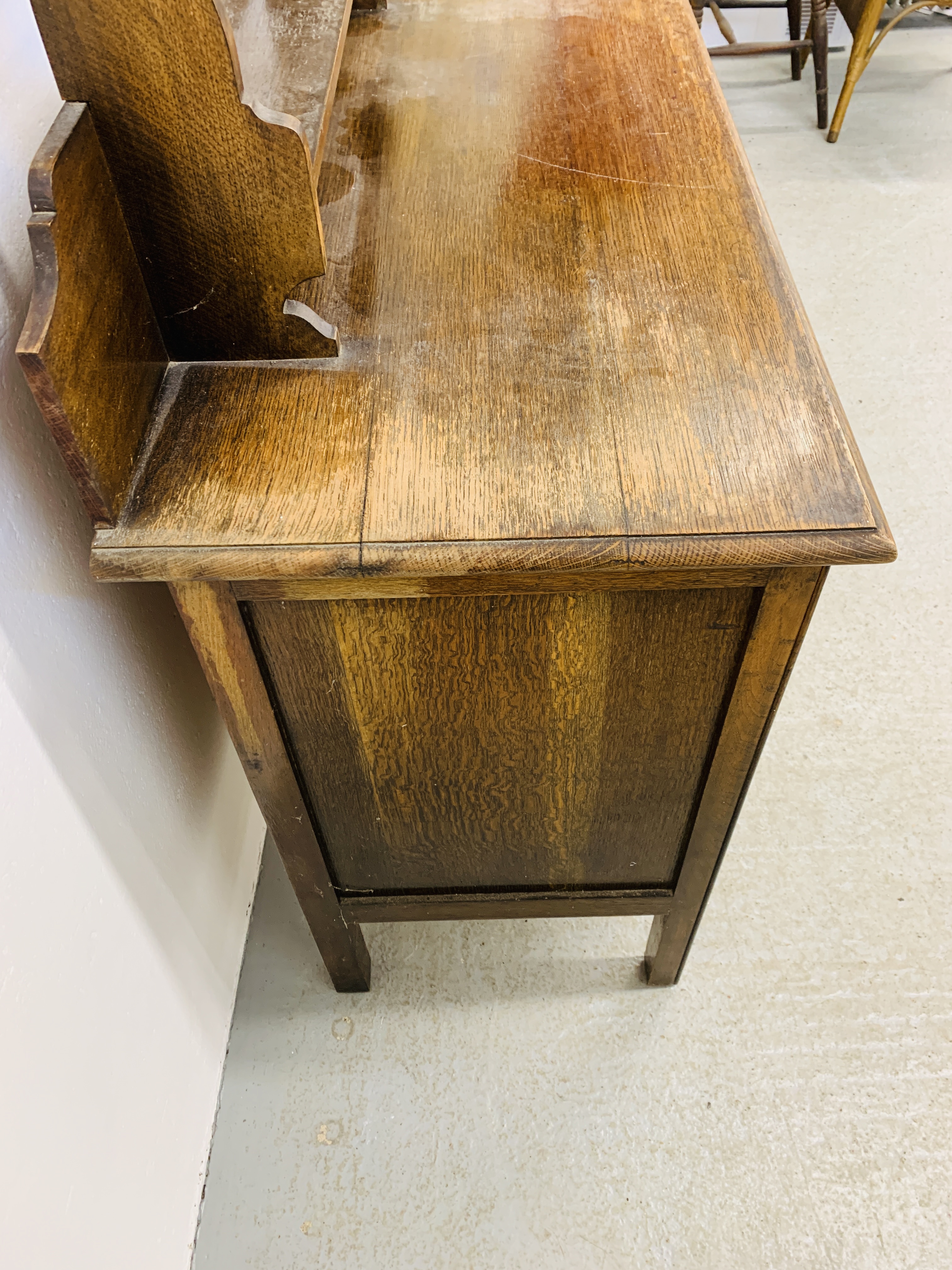 OAK 2 OVER 3 DRESSING CHEST WITH SWING MIRROR BACK UPSTAND. - Image 8 of 10