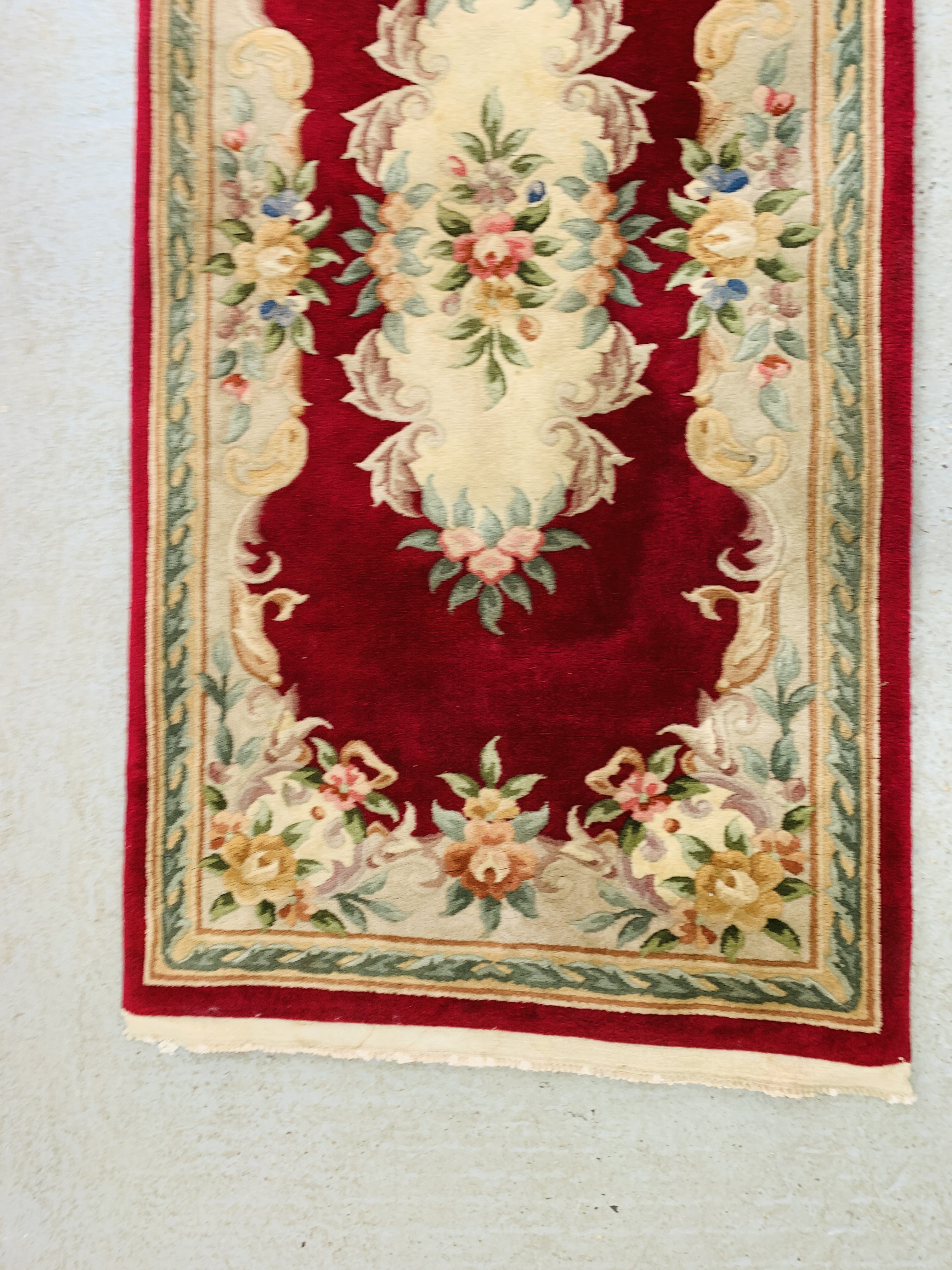 AN ORIENTAL DECORATED RUG 184CM X 92CM AND MODERN MACHINE MADE KEESHAN RED PATTERNED RUG 197 X - Image 10 of 11