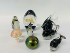 A COLLECTION OF ART GLASS TO INCLUDE HOKITIKA PENGUINS, PAPERWEIGHTS ETC.