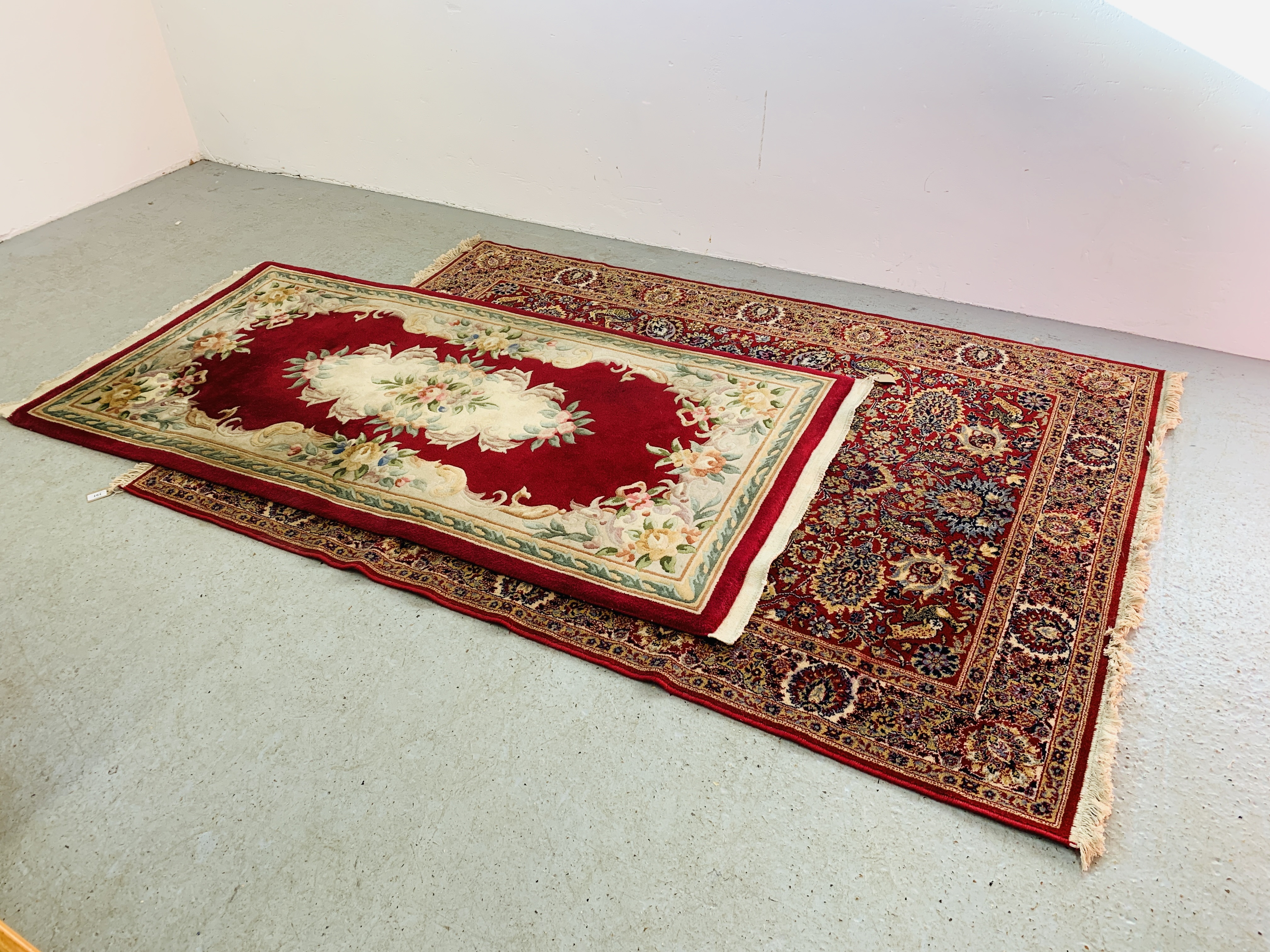 AN ORIENTAL DECORATED RUG 184CM X 92CM AND MODERN MACHINE MADE KEESHAN RED PATTERNED RUG 197 X