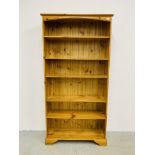 A HONEY PINE FULL HEIGHT OPEN BOOKSHELF WITH FIVE ADJUSTABLE SHELVES - W 97CM. H 189CM. D 32CM.