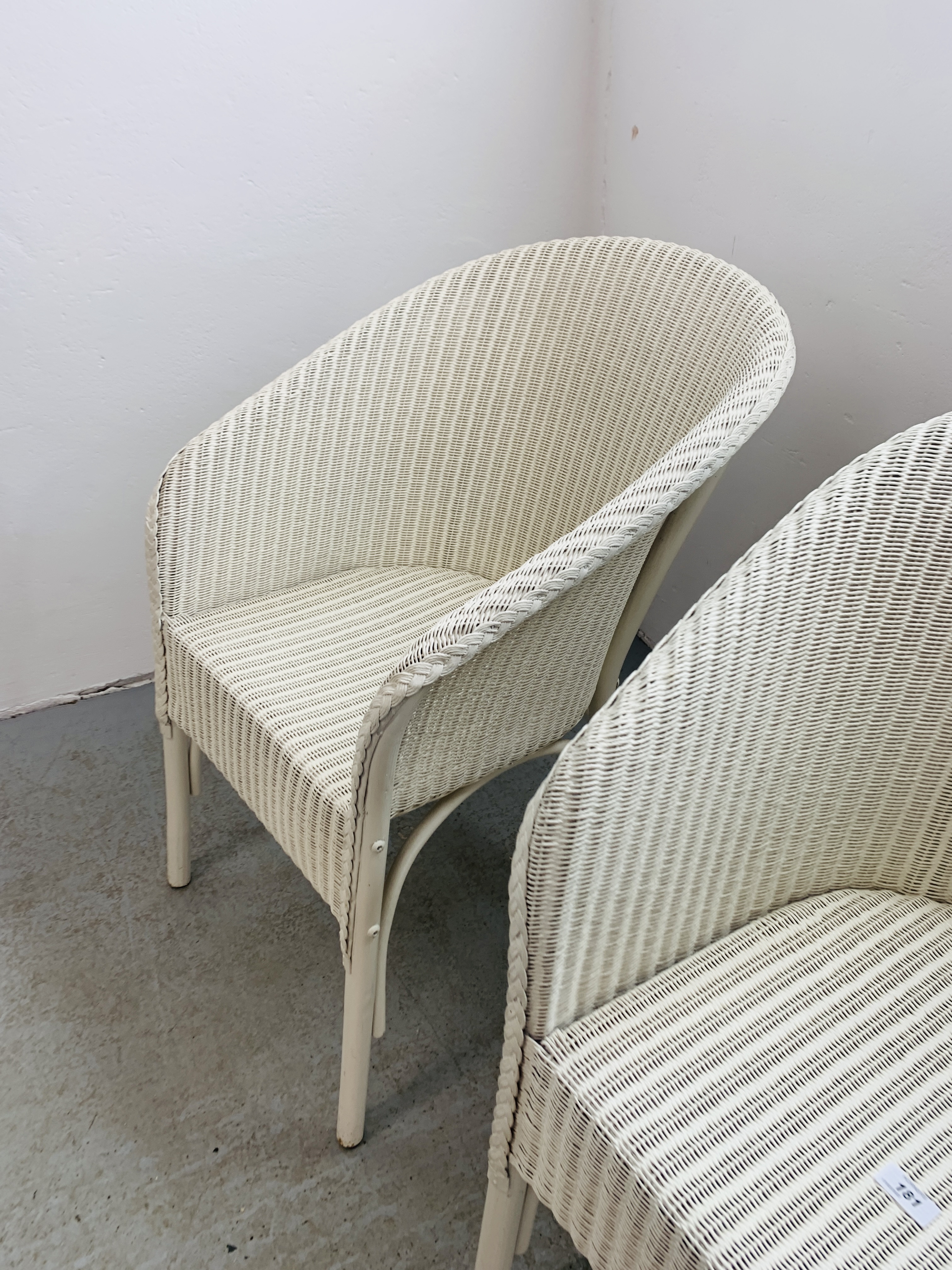 A PAIR OF LLOYD LOOM WHITE FINISH CHAIRS - Image 5 of 6