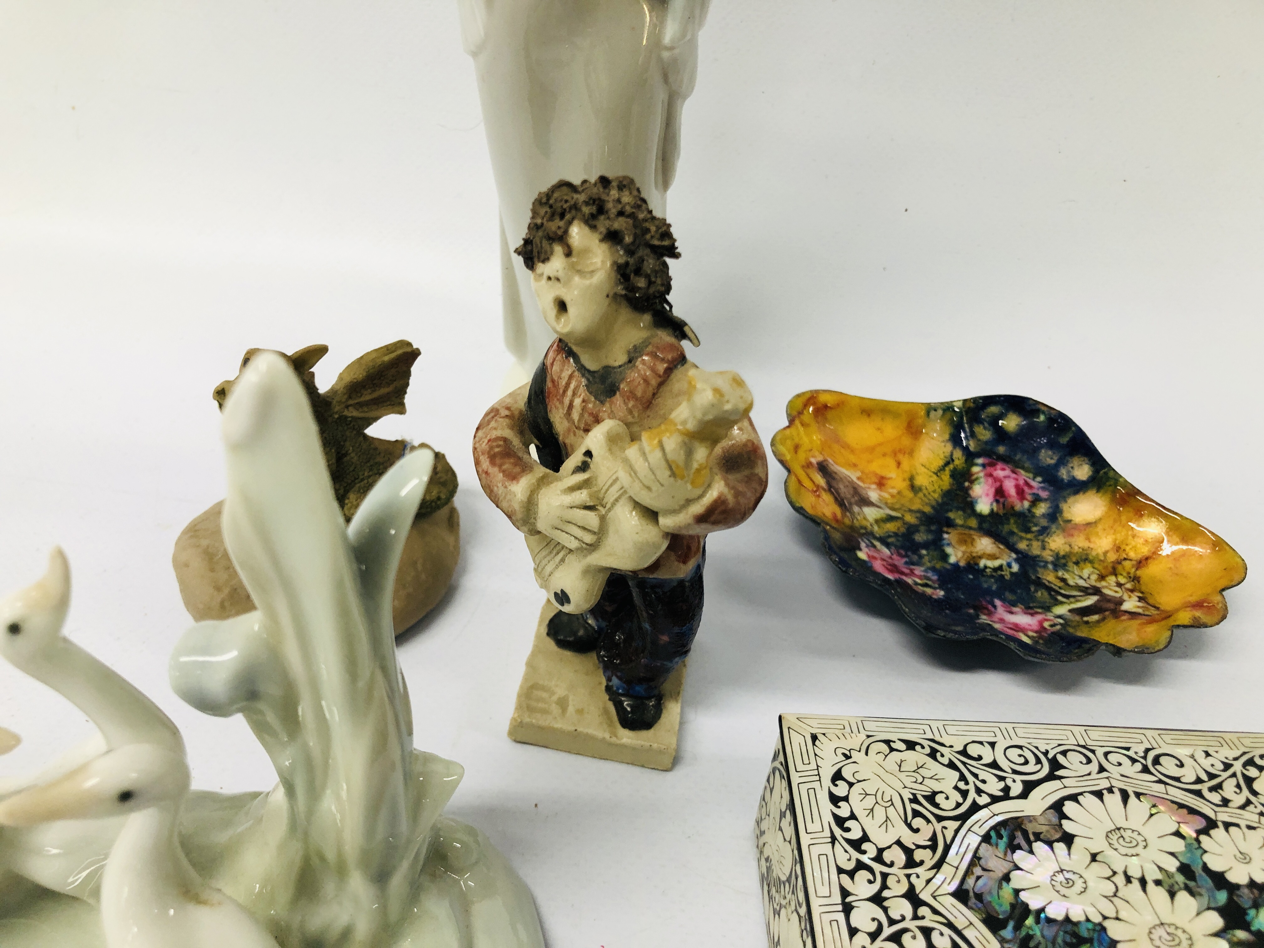 LLADRO FIGURINE (FLOWERS HAVING NIBBLES), MEWS POTTERY MUSICIAN, ENAMELLED DISH, NAO TRIO OF GEESE, - Image 3 of 8