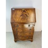 A REPRODUCTION MAHOGANY FIVE DRAEWR SERPENTINE FRONTED LADIES WRITING BUREAU WITH FITTED INTERIOR -