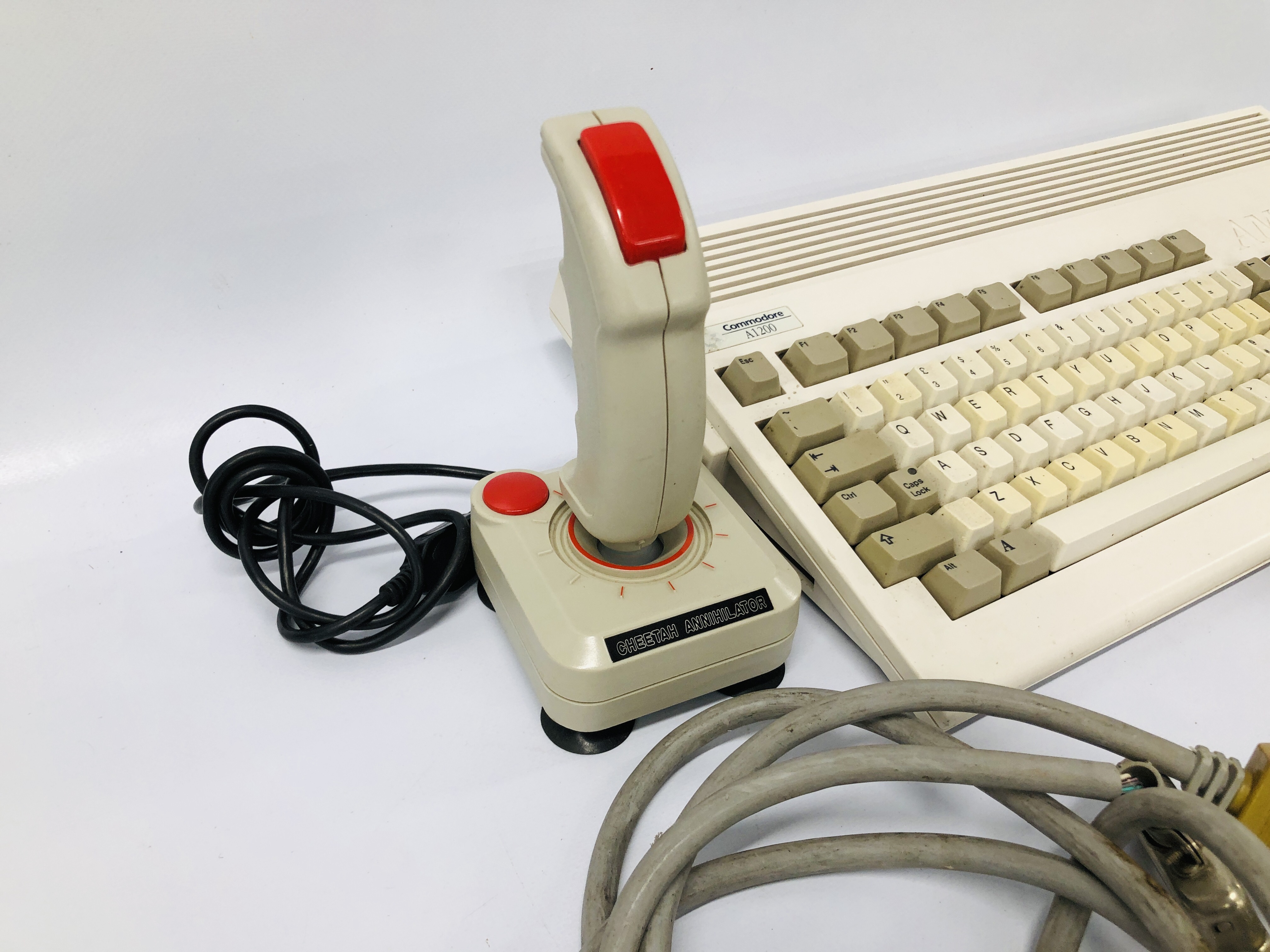 AMIGA COMMODORE A1200 CONSOLE WITH ACCESSORIES - SOLD AS SEEN - Image 6 of 7