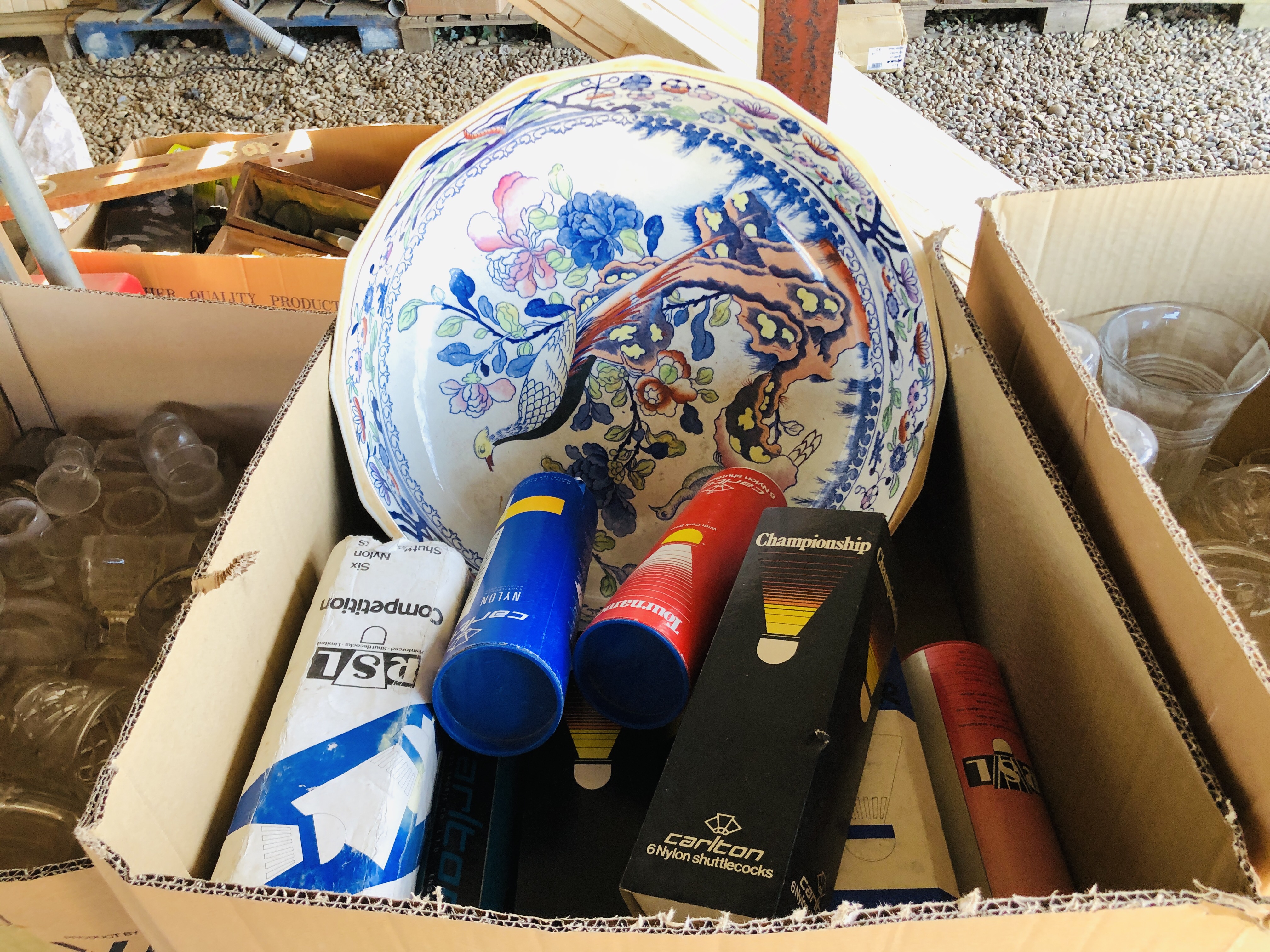 10 BOXES OF ASSORTED HOUSEHOLD AND VINTAGE EFFECTS TO INCLUDE TABLEWARES, GLASSWARES, - Image 11 of 17