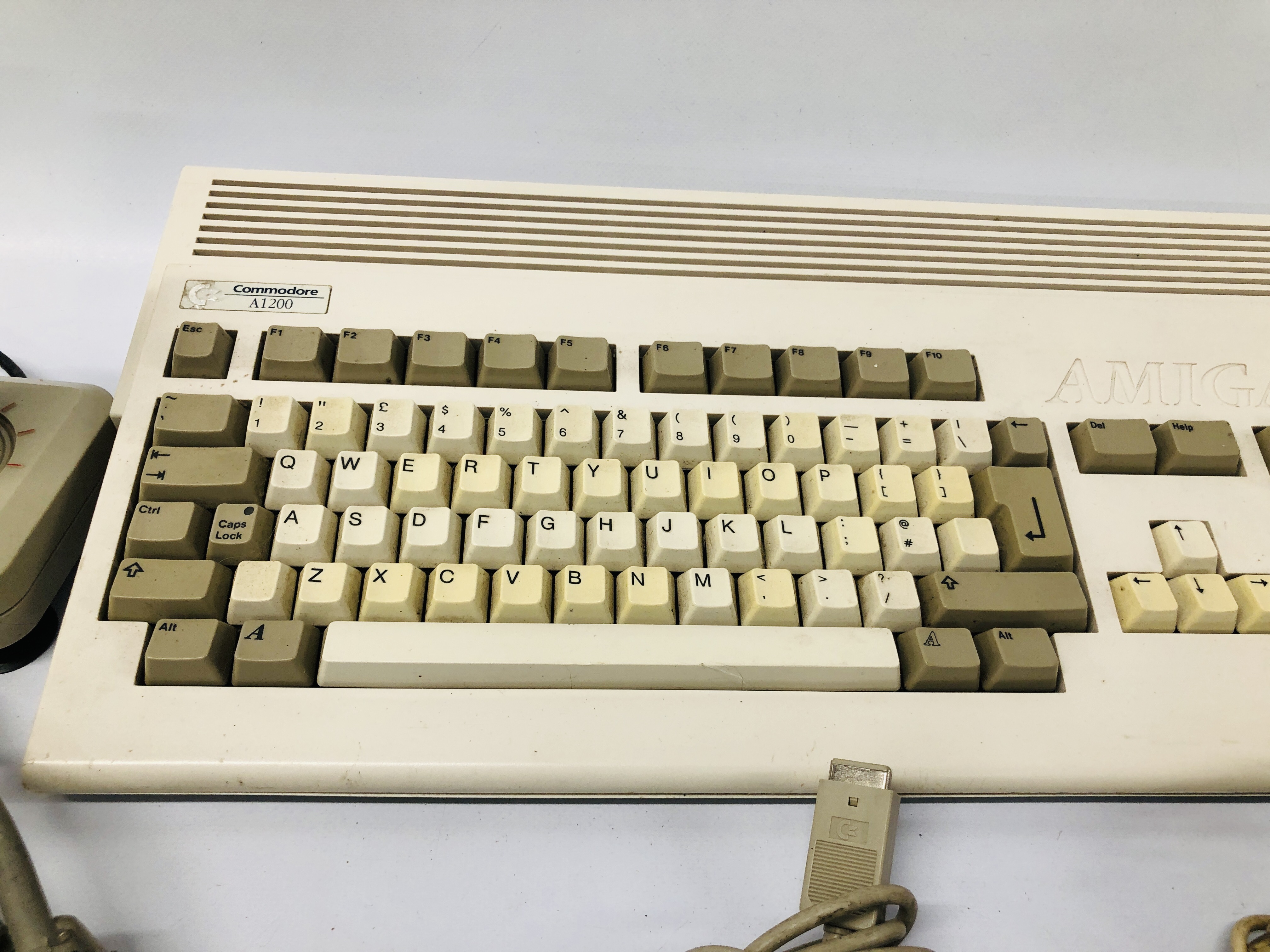 AMIGA COMMODORE A1200 CONSOLE WITH ACCESSORIES - SOLD AS SEEN - Image 5 of 7