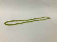 A PERIDOT FINE NECKLACE ON 9CT CLASP CHAIN