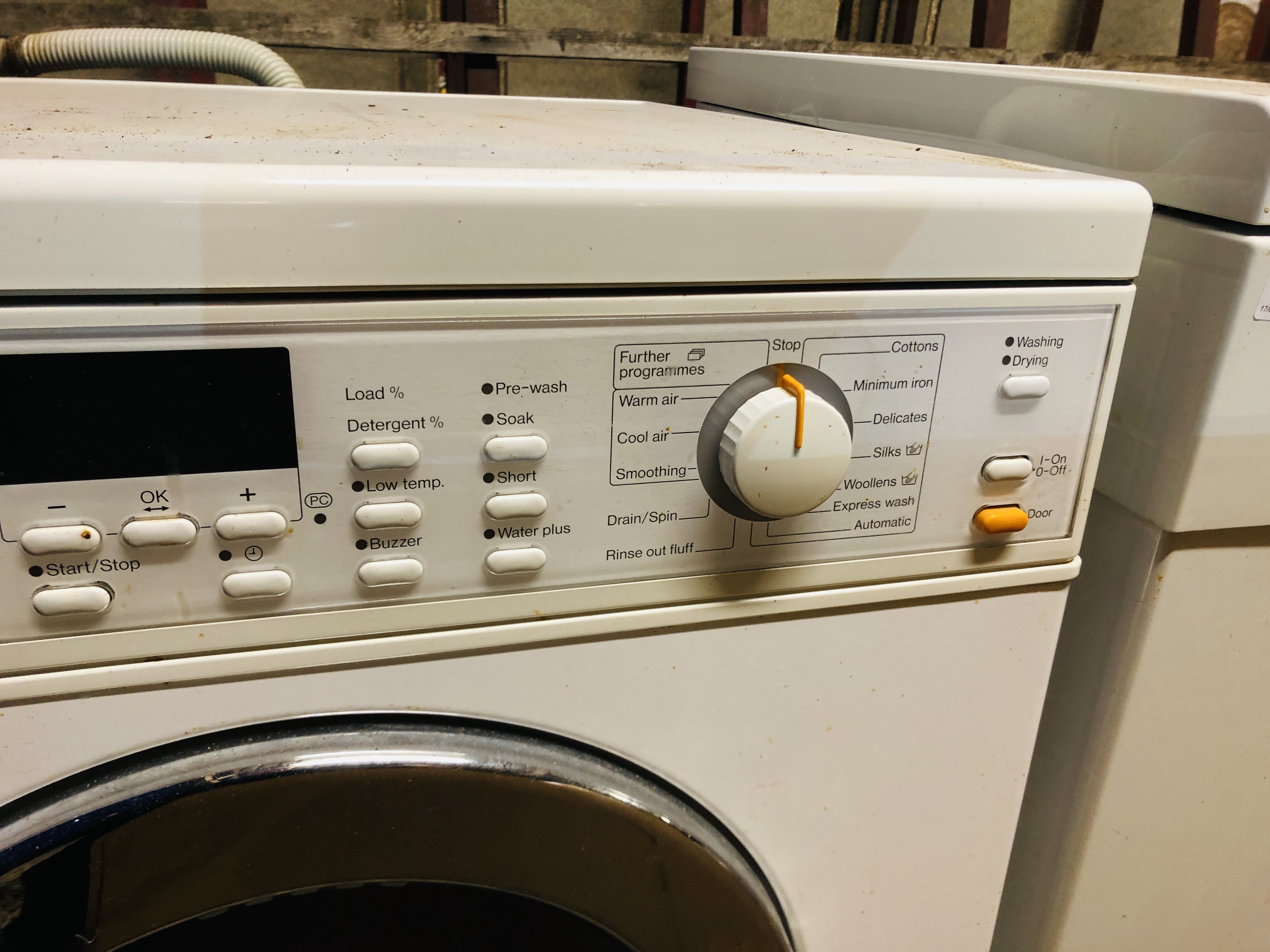 A MIELE WASHING MACHINE - SOLD AS SEEN - Image 3 of 6