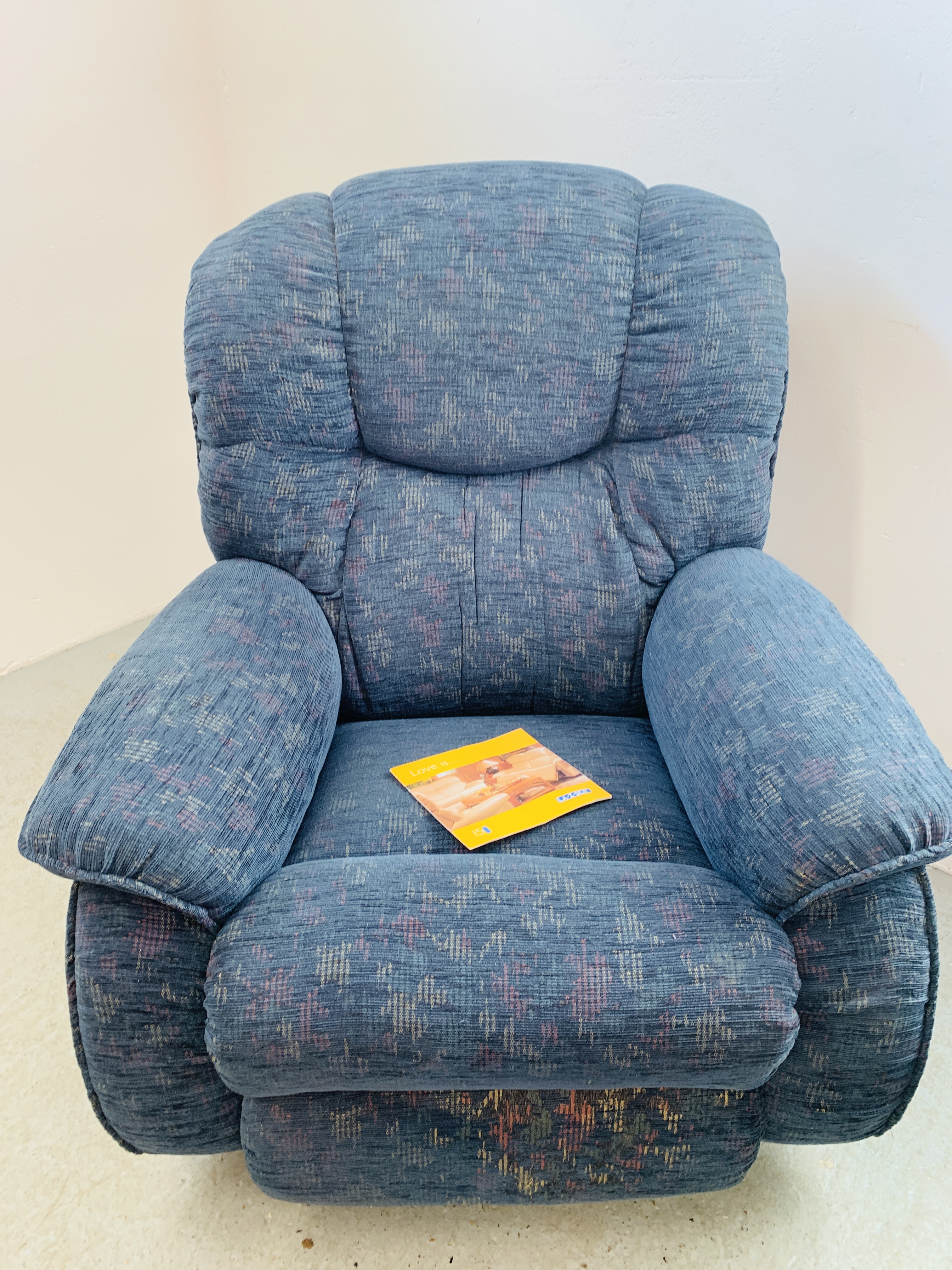 A PAIR OF LA-Z-BOY BLUE UPHOLSTERED SWIVEL RECLINER EASY CHAIRS - Image 12 of 13