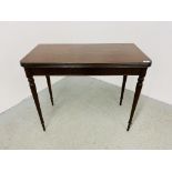 A REPRODUCTION FOLDING T TOP TABLE ON TAPERED REEDED LEGS (CLOSED W 89CM X 45CM (OPEN 89CM X 89CM)