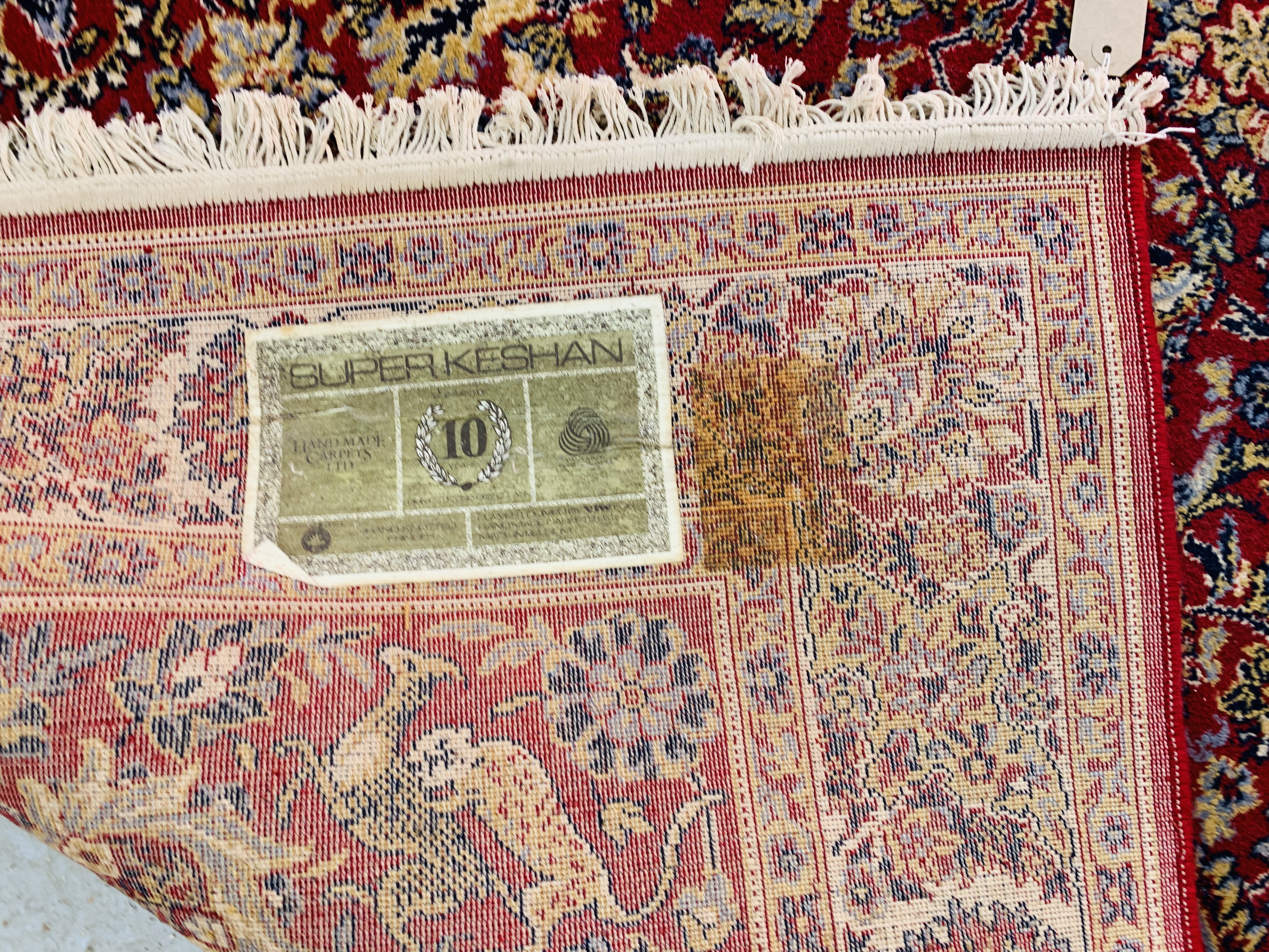 AN ORIENTAL DECORATED RUG 184CM X 92CM AND MODERN MACHINE MADE KEESHAN RED PATTERNED RUG 197 X - Image 8 of 11