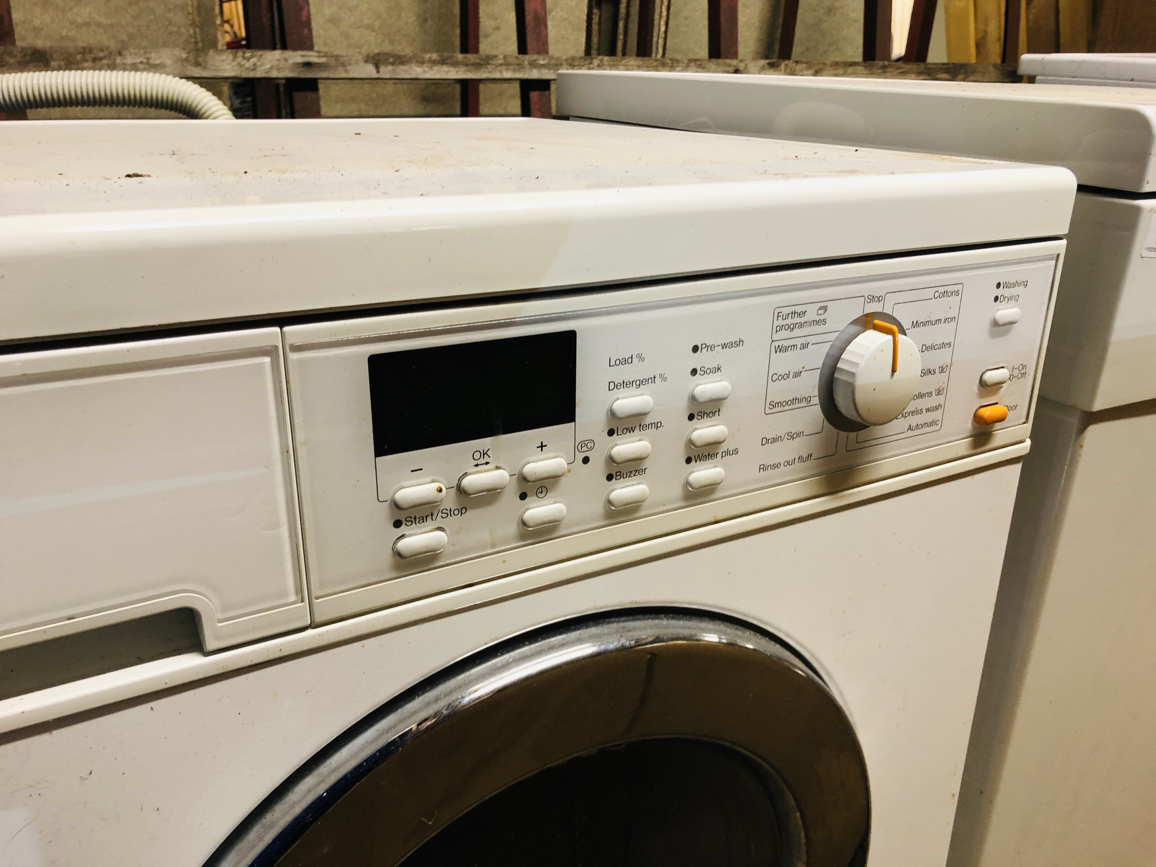 A MIELE WASHING MACHINE - SOLD AS SEEN - Image 2 of 6